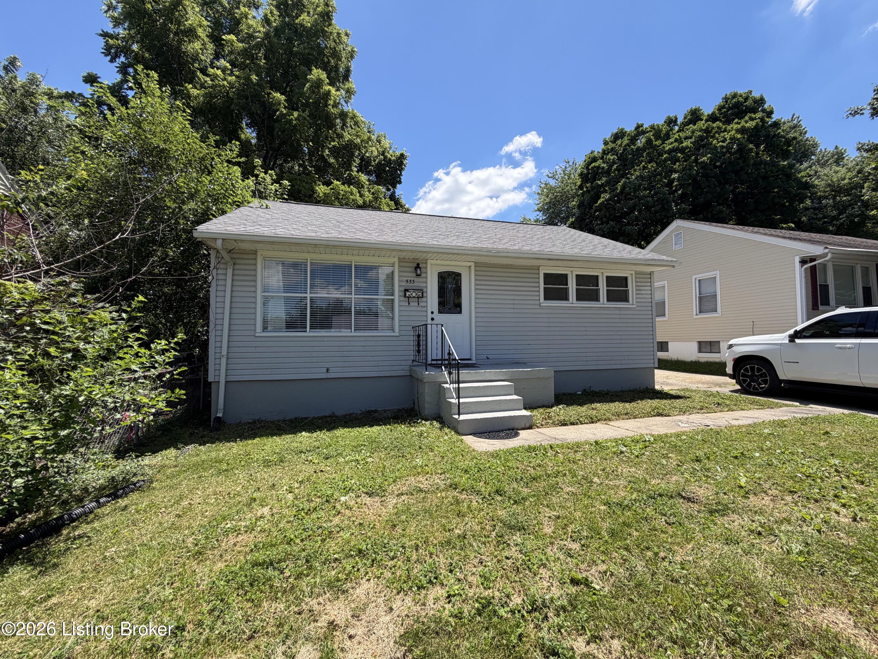 533 Village Dr Property Photo 1