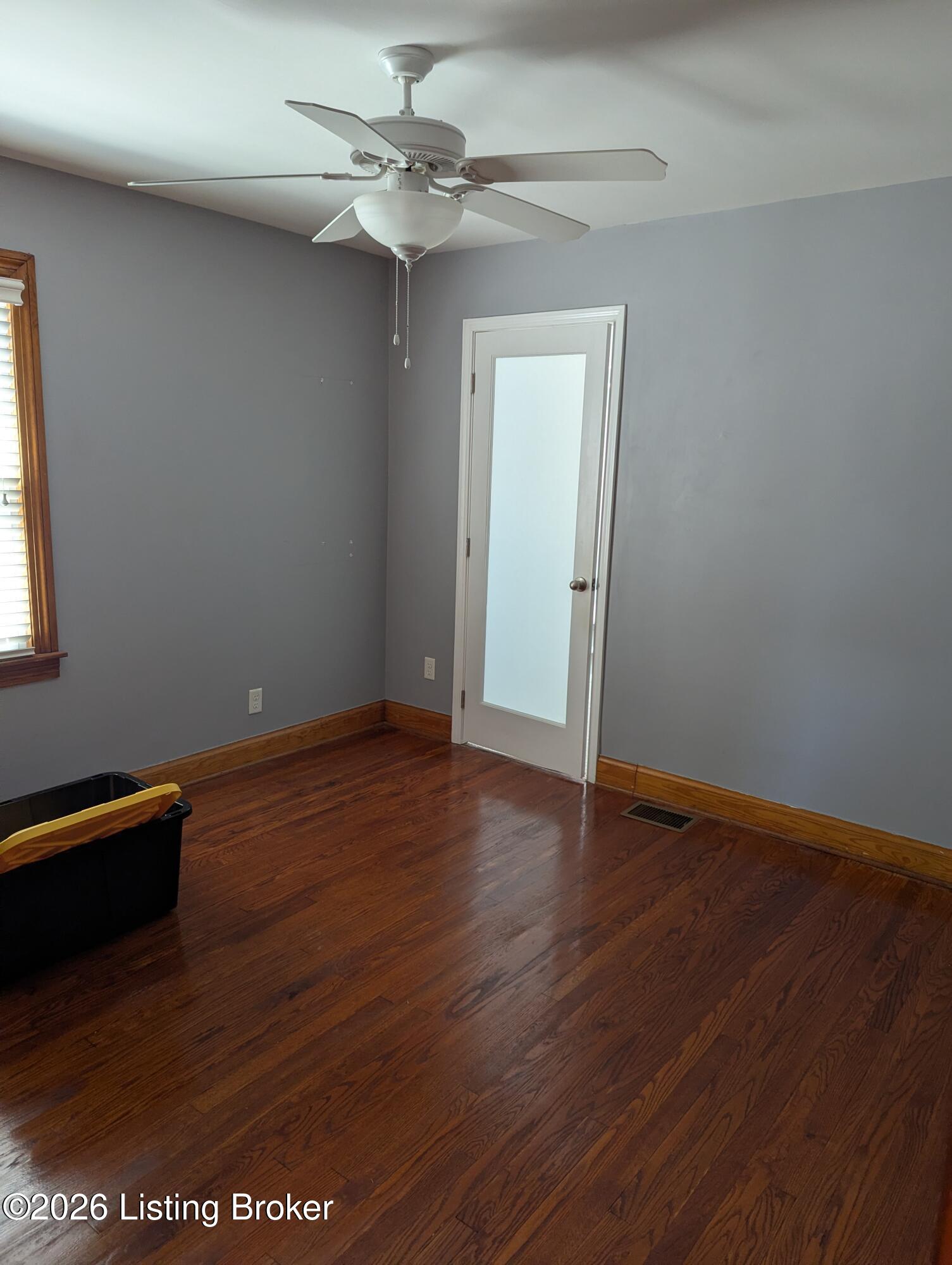 900 Lydia St Property Photo 6