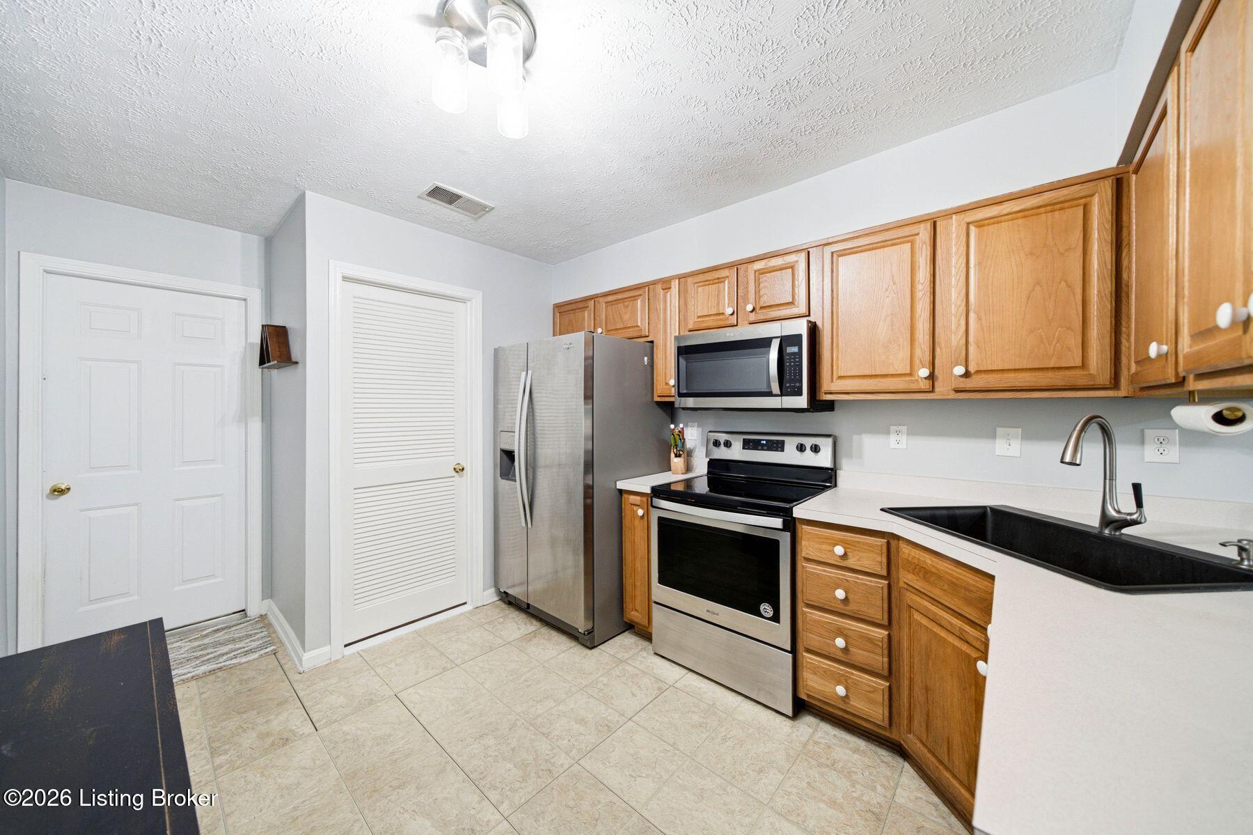6100 Apple Creek Rd Property Photo 15