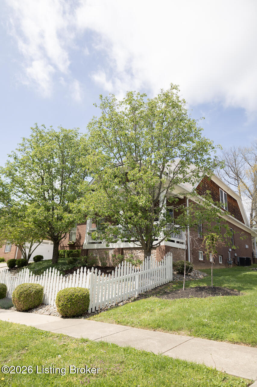 1004 Artisan Pkwy Property Photo 4