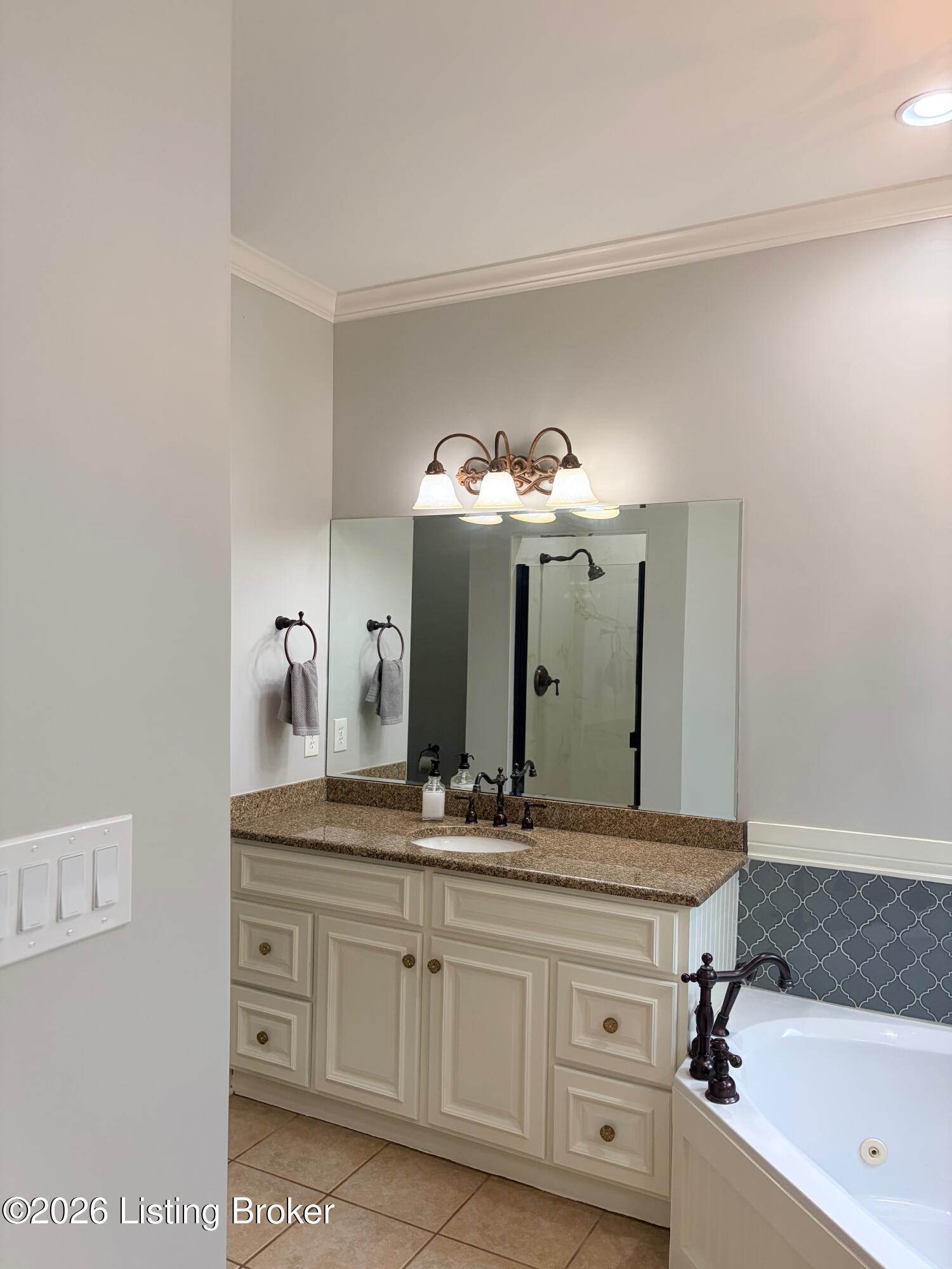 1004 Artisan Pkwy Property Photo 27