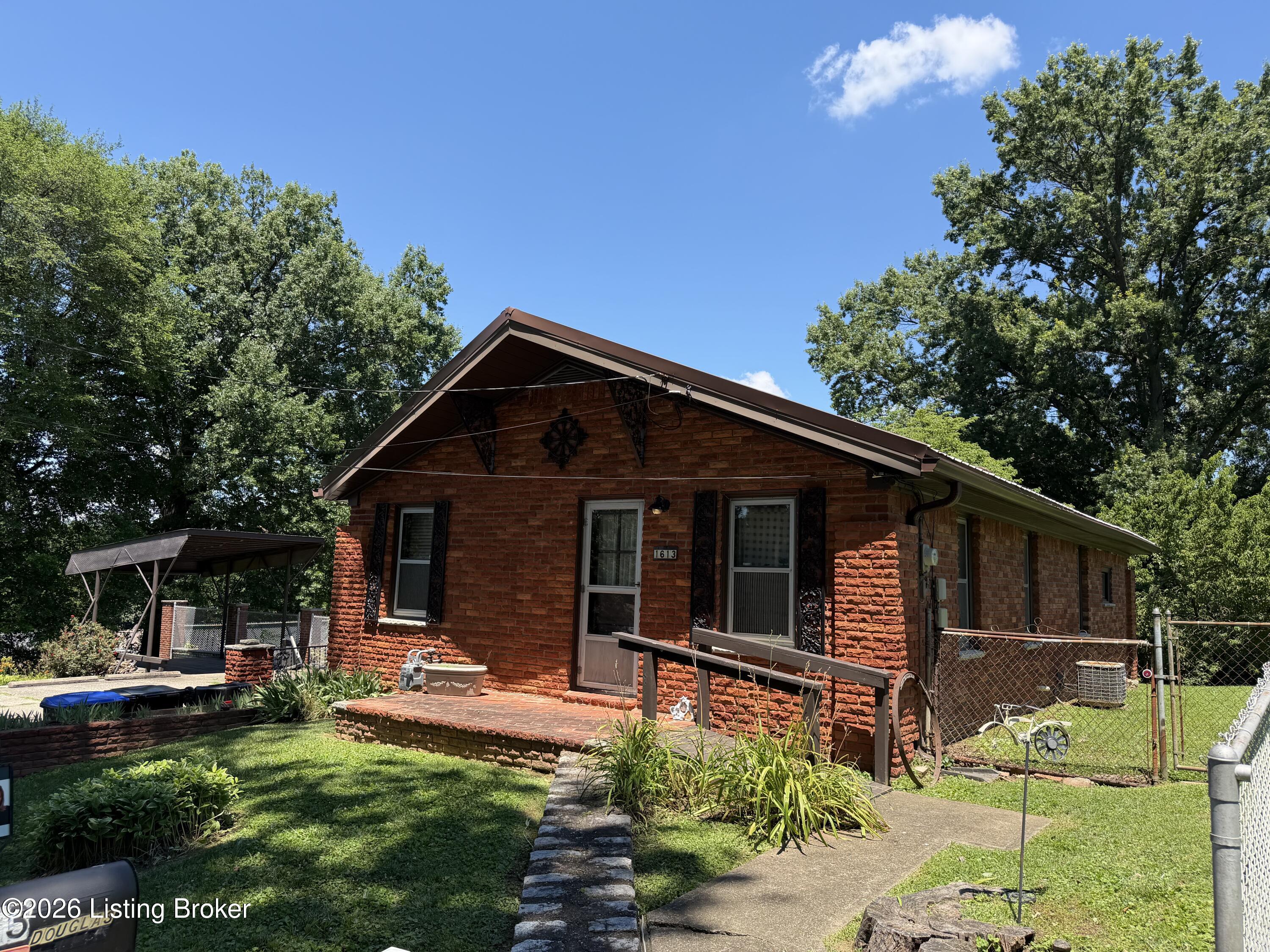 1613 Eskridge Ln Property Photo 1