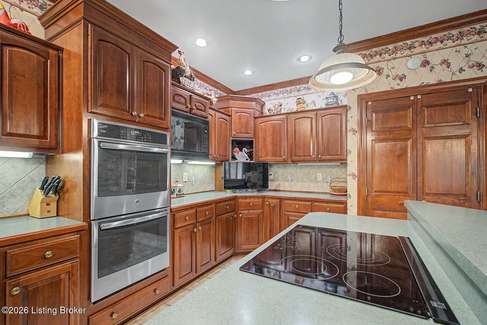 14713 Forest Creek Way Property Photo 16