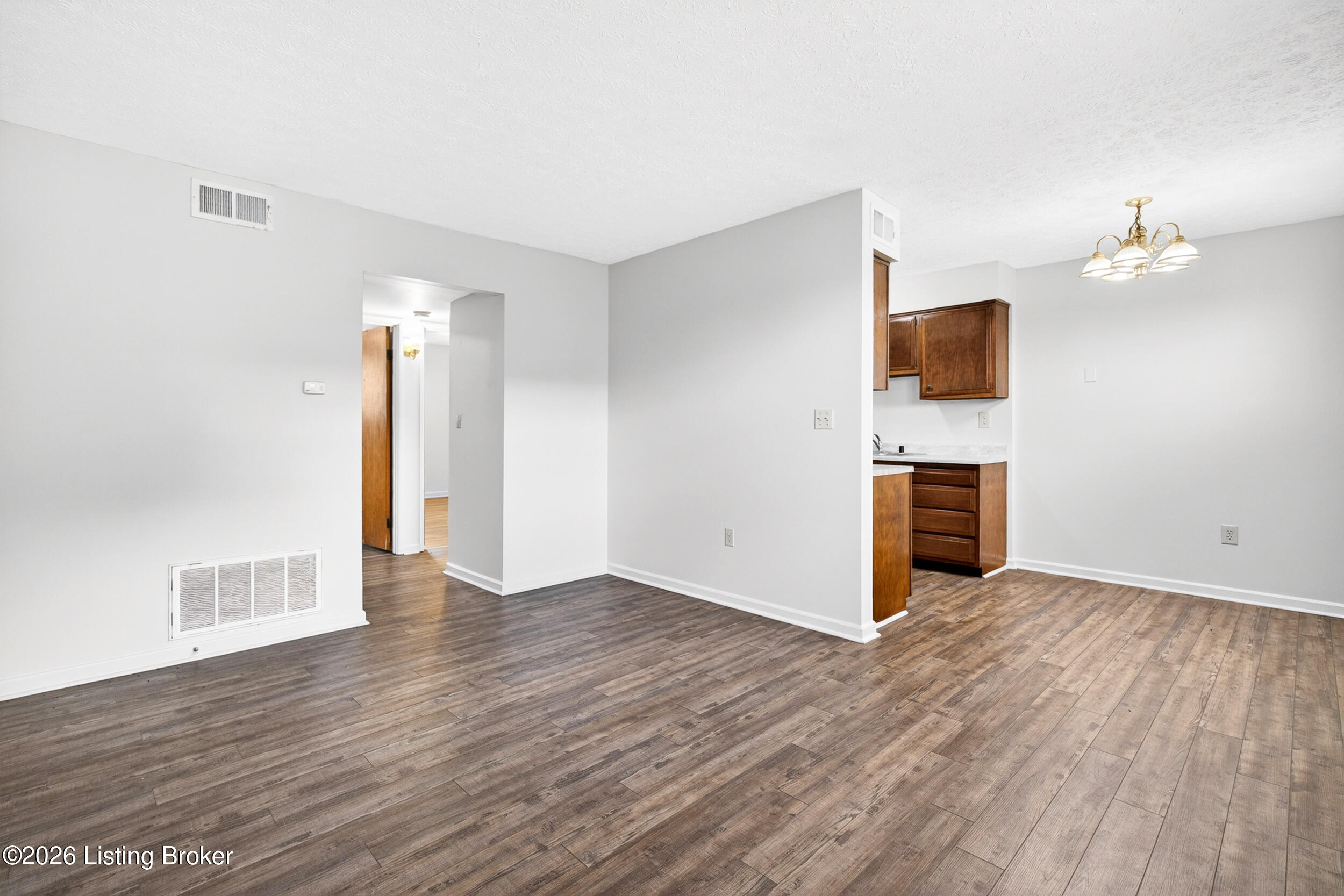 7312 Six Mile Ln Property Photo 6