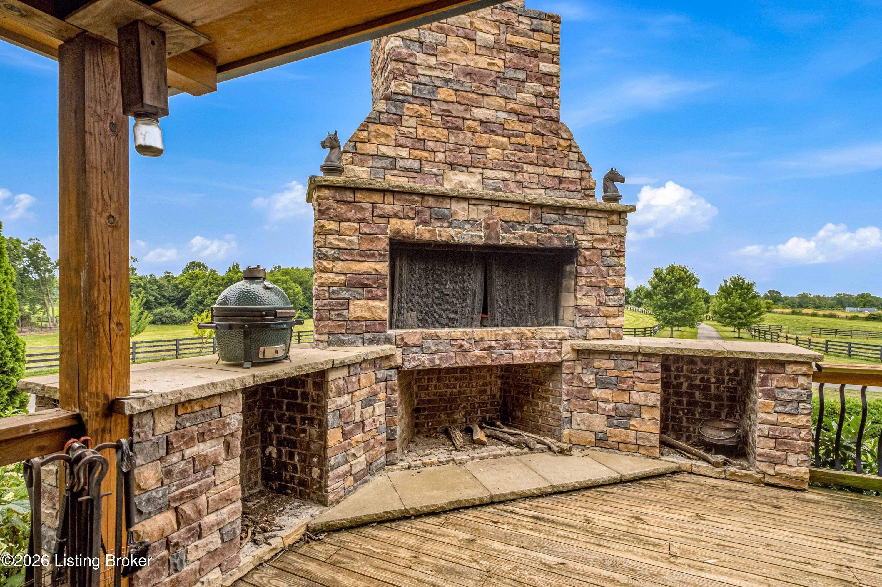 2376 Anderson Ln Property Photo 10