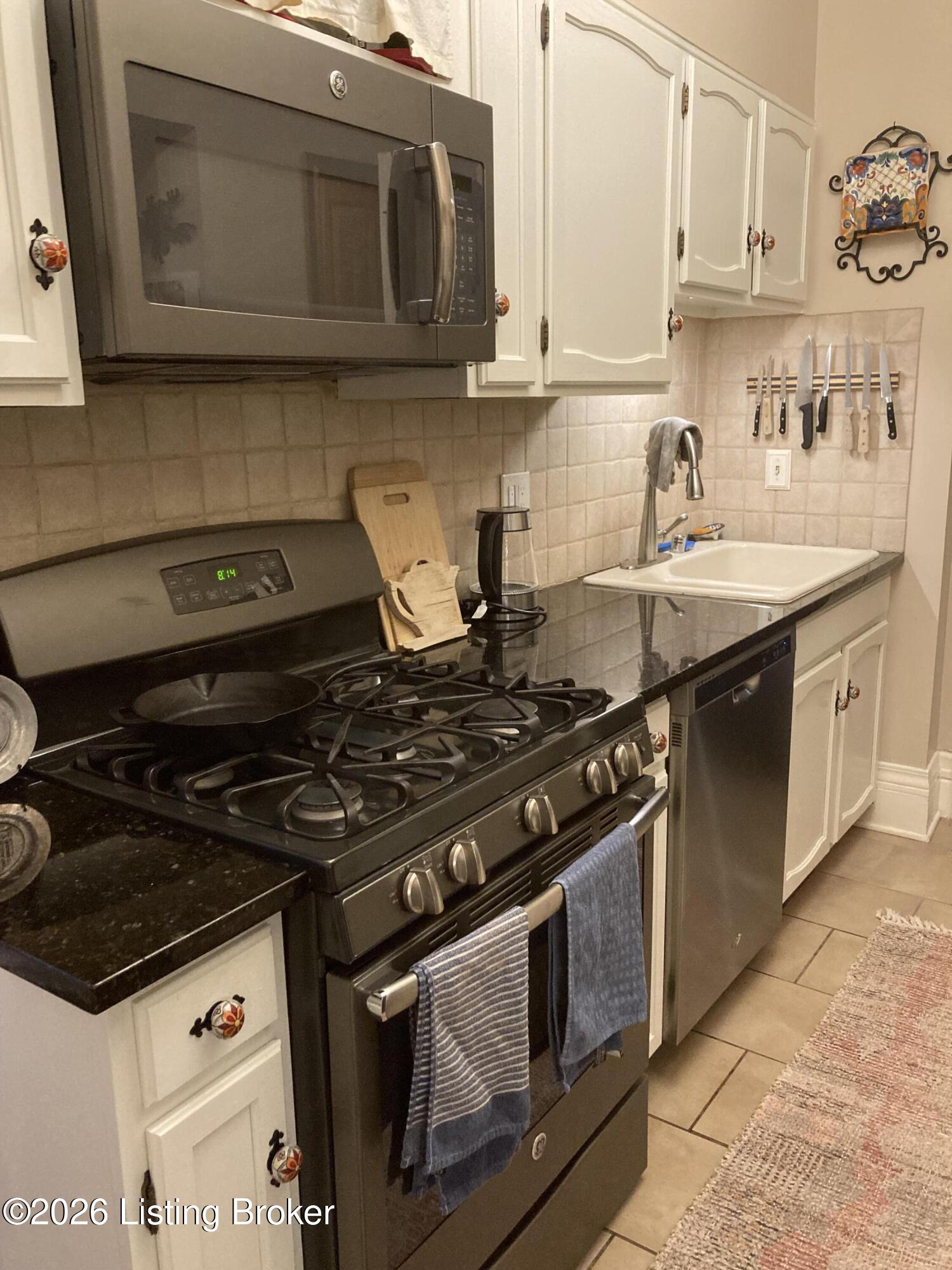1433 Saint James Ct 1 Property Photo 33