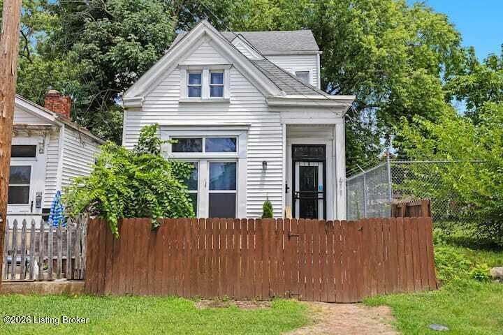 611 Finzer St Property Photo 1