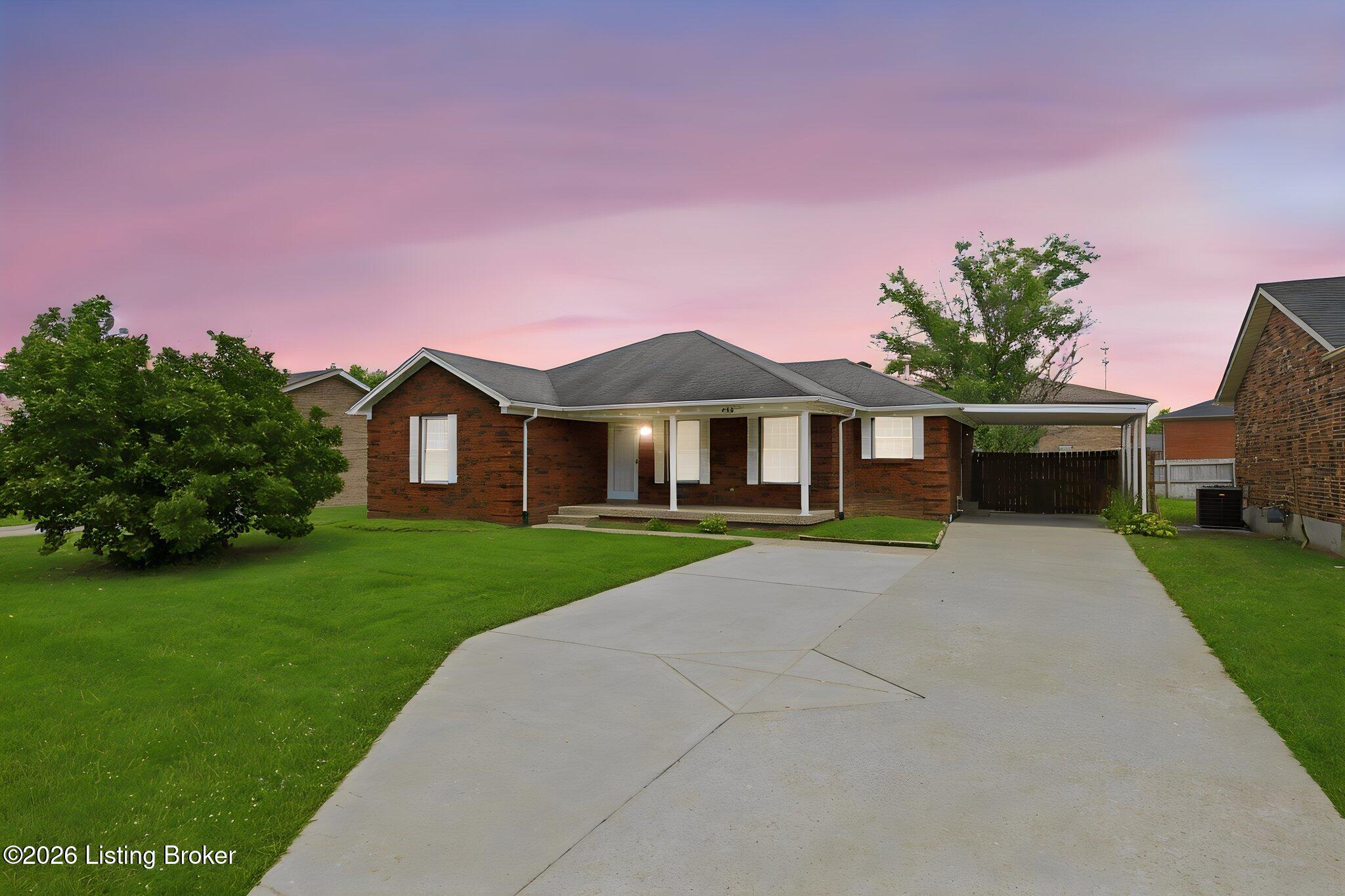290 Tara Cir Property Photo 5