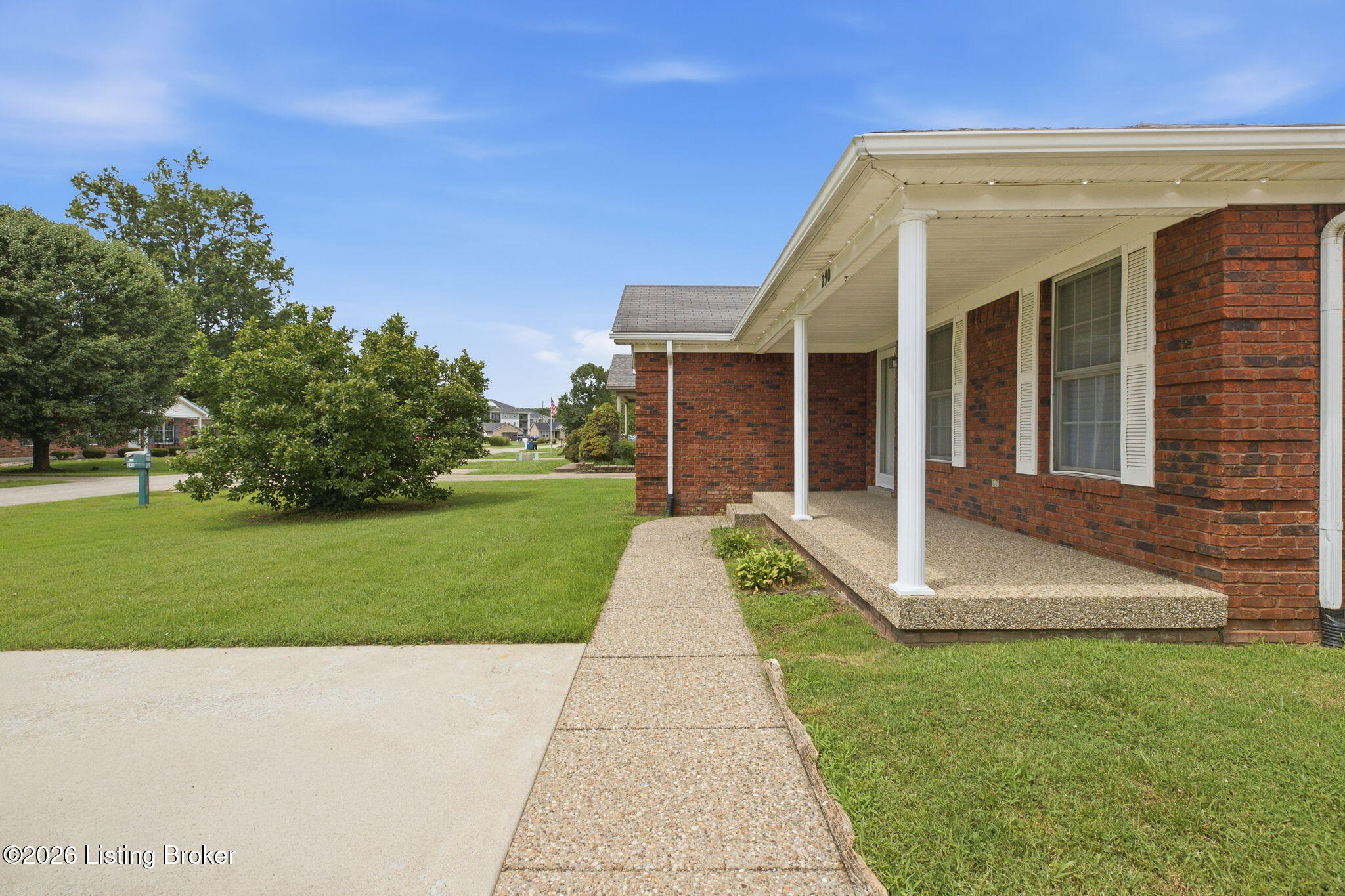 290 Tara Cir Property Photo 6