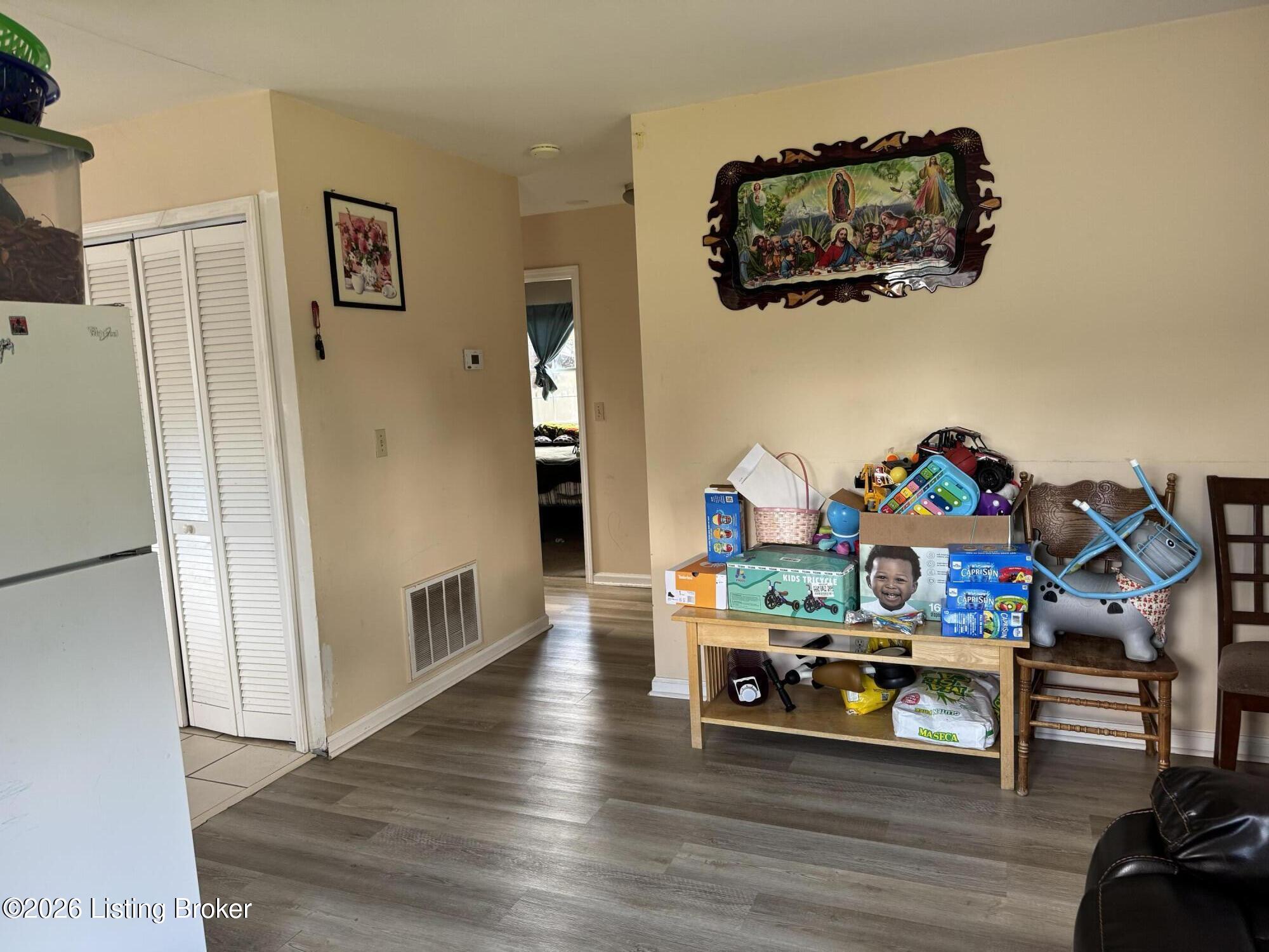 3202 Ainslie Way Property Photo 4