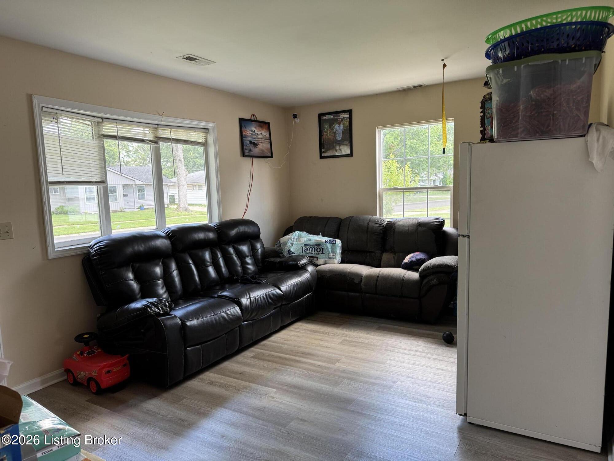 3202 Ainslie Way Property Photo 5