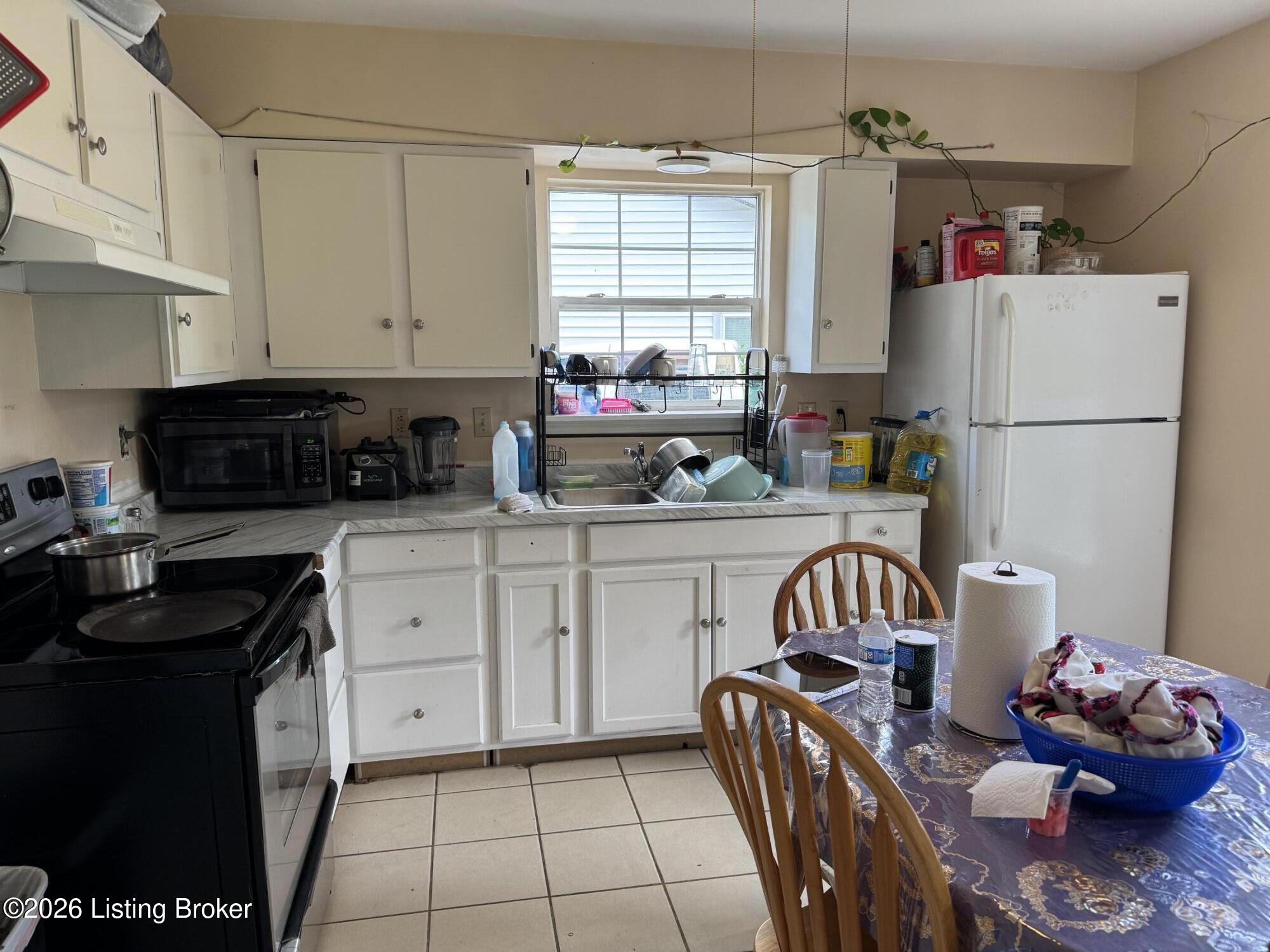 3202 Ainslie Way Property Photo 6