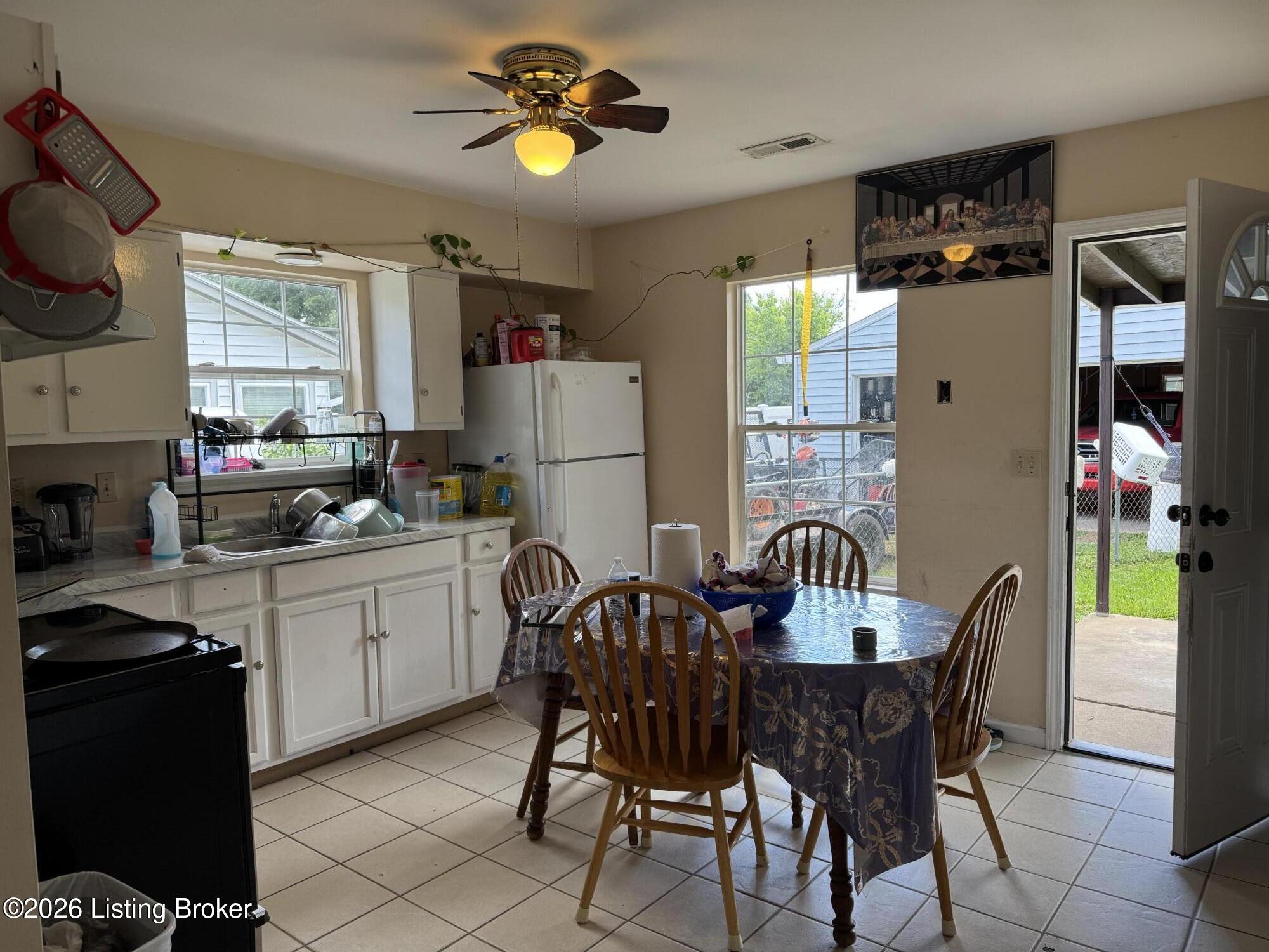 3202 Ainslie Way Property Photo 7