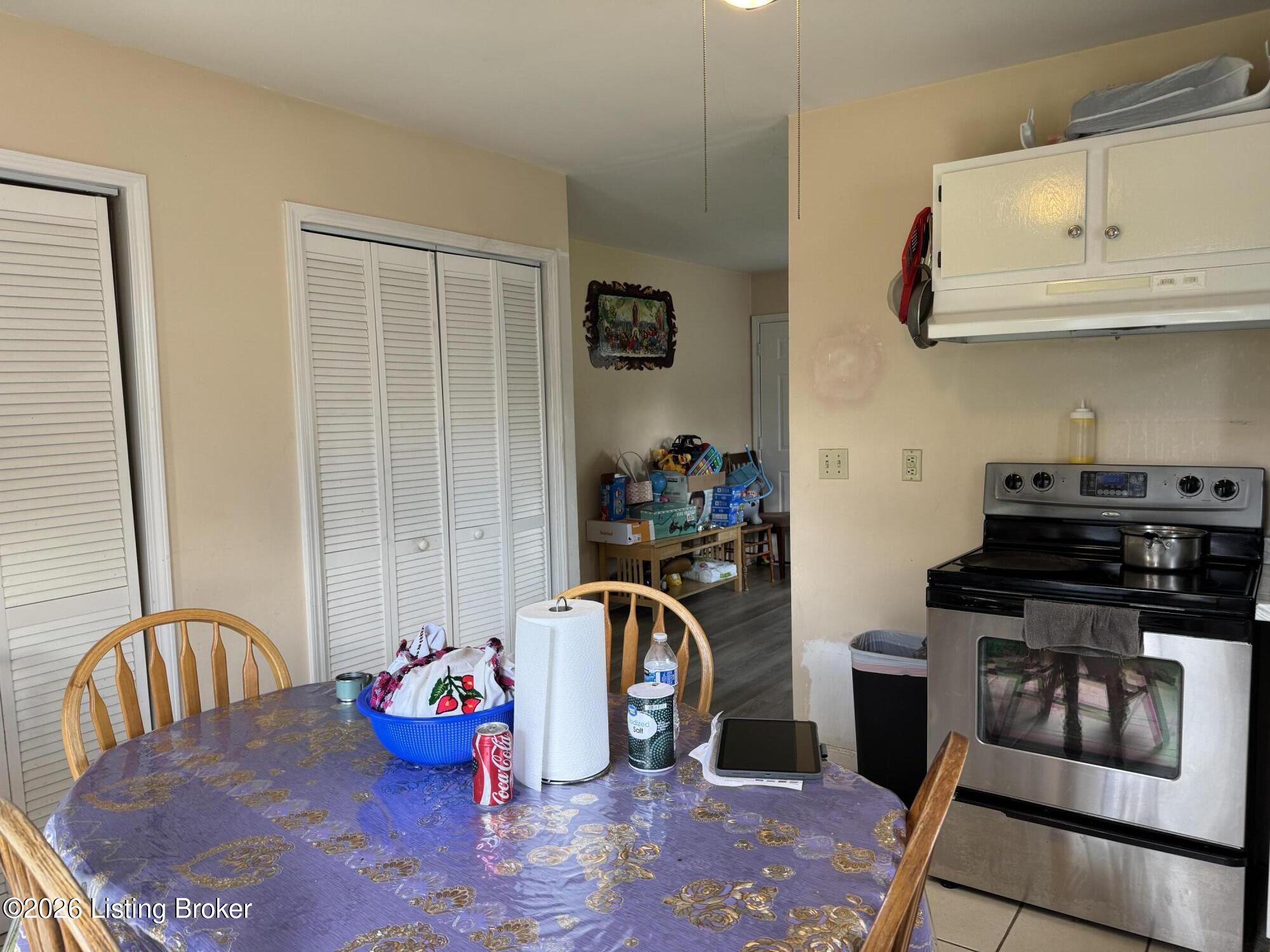 3202 Ainslie Way Property Photo 8
