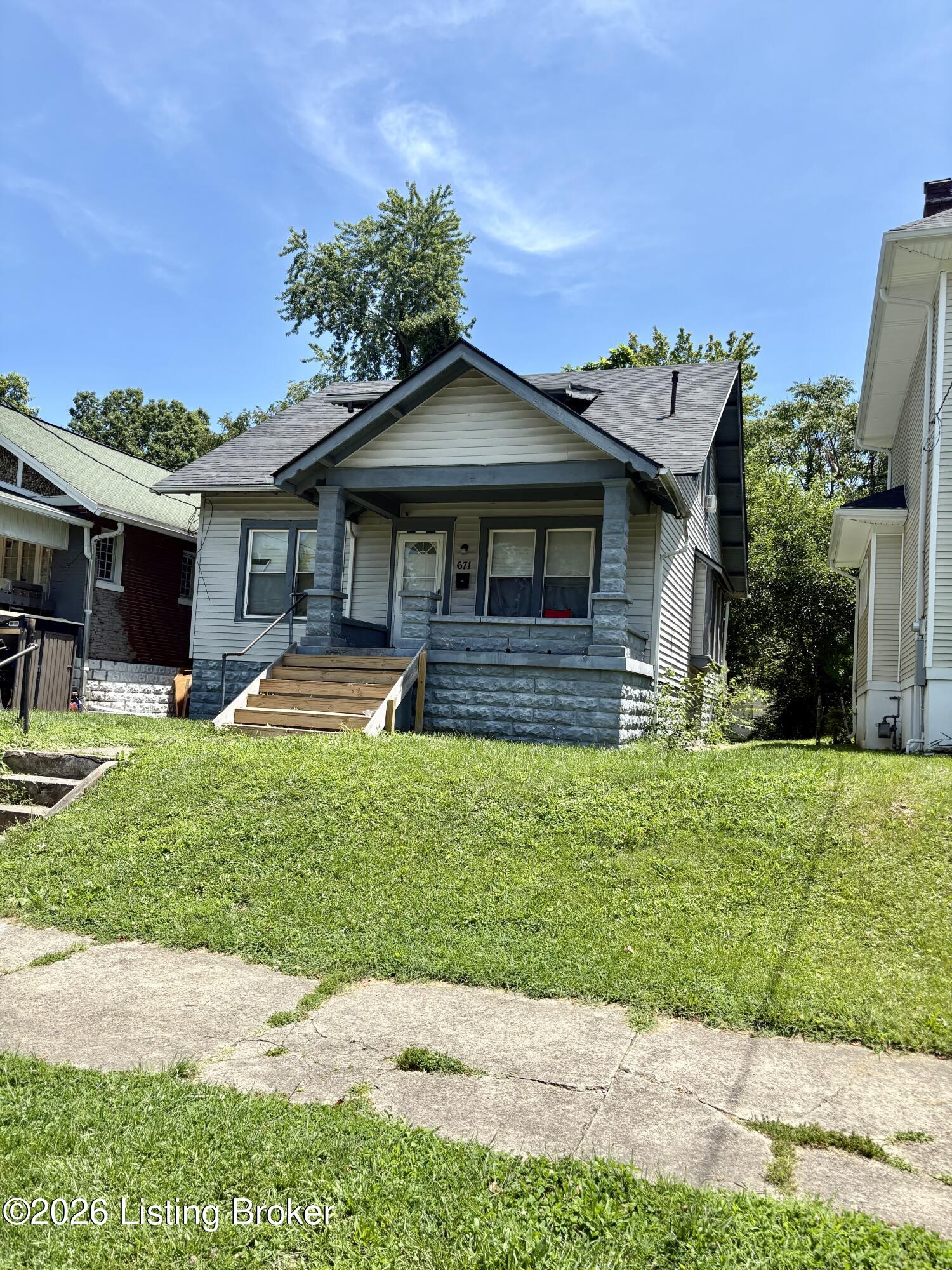 671 Cecil Ave Property Photo 2