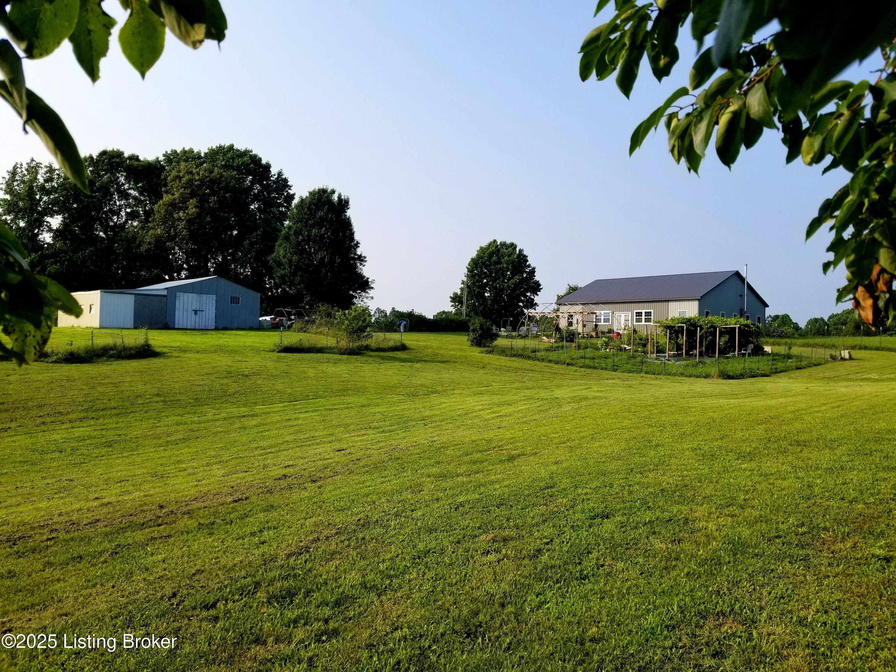 555 Fields Ln Property Photo 6