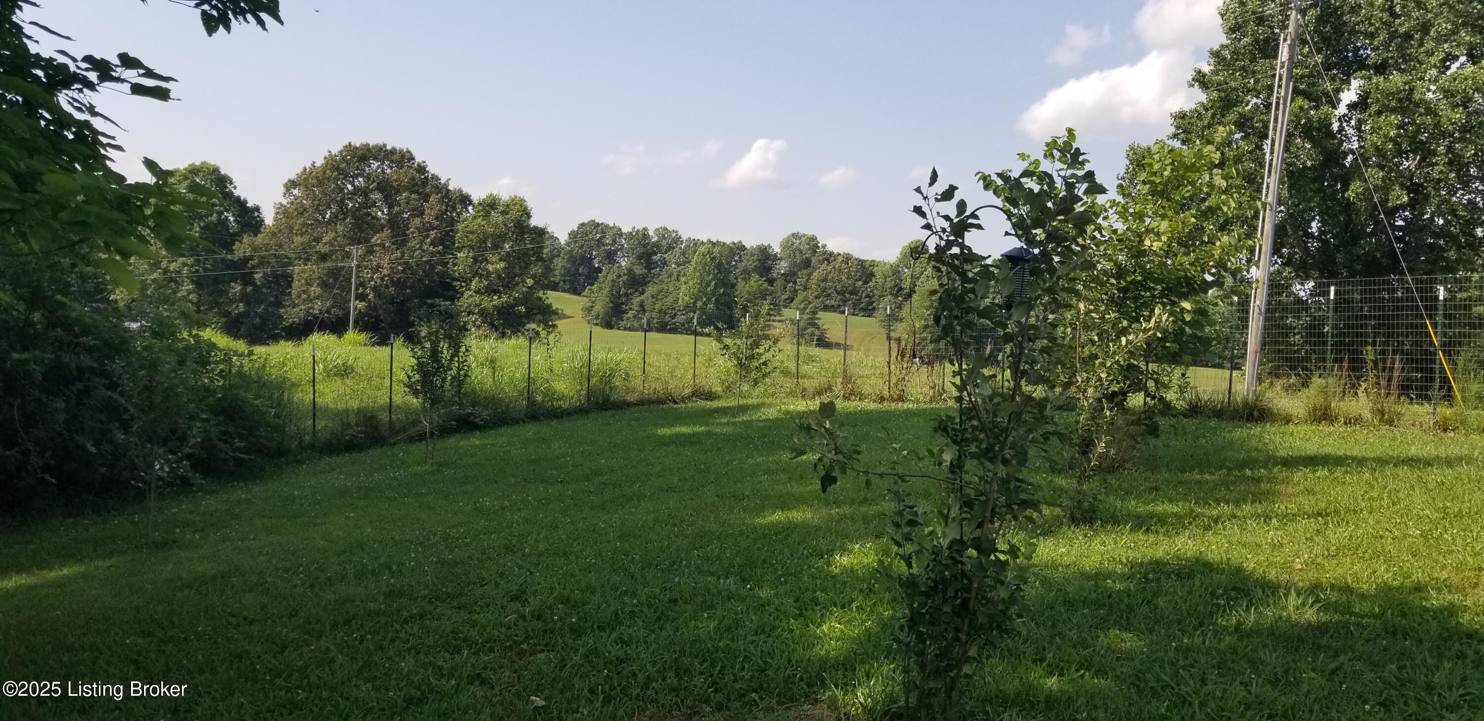 555 Fields Ln Property Photo 16