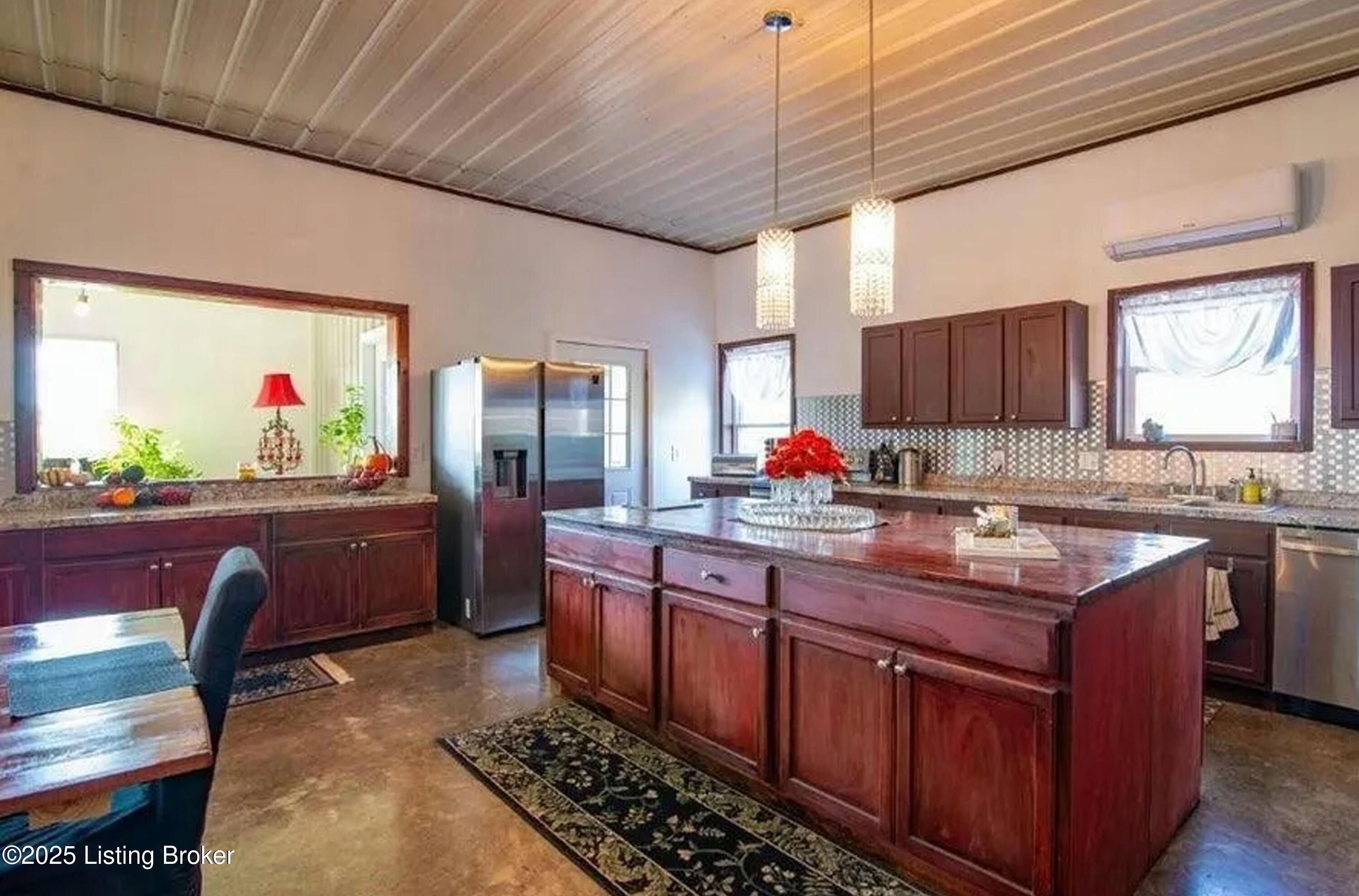 555 Fields Ln Property Photo 26