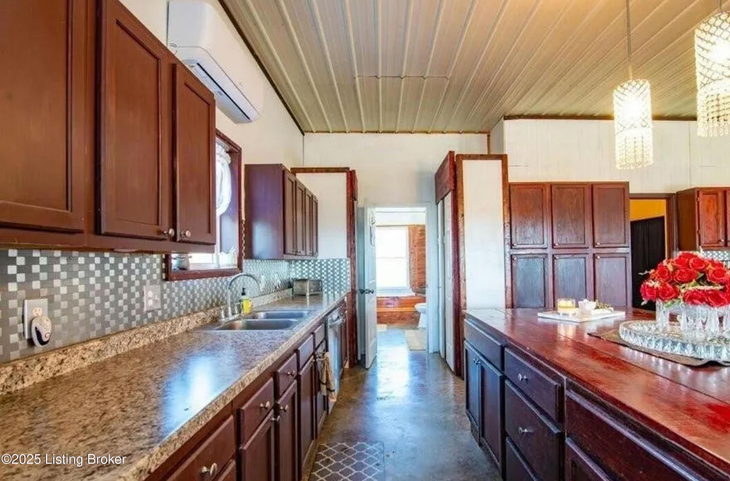 555 Fields Ln Property Photo 27