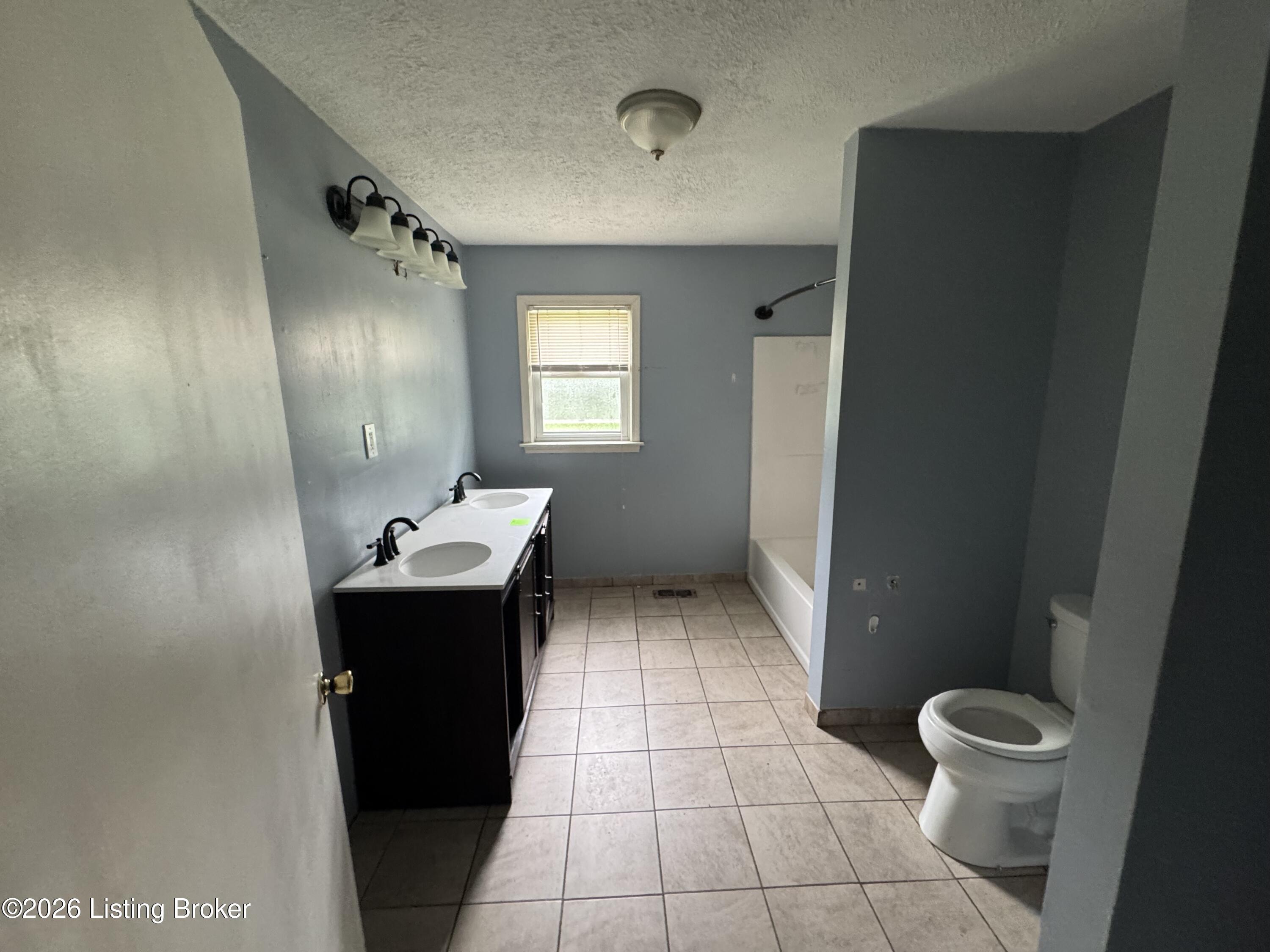 3327 Algonquin Pkwy Property Photo 4