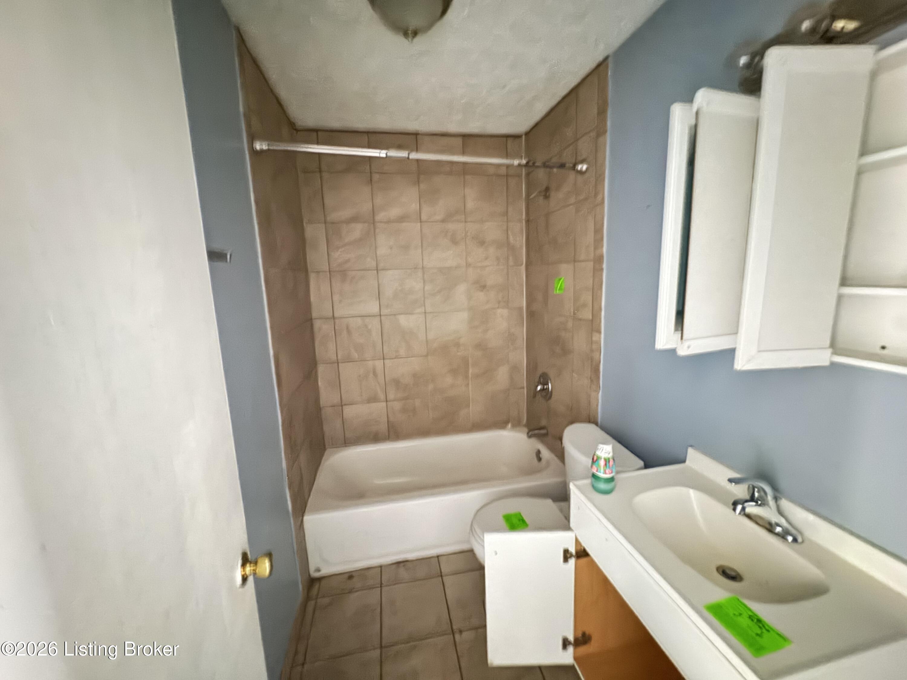 3327 Algonquin Pkwy Property Photo 5
