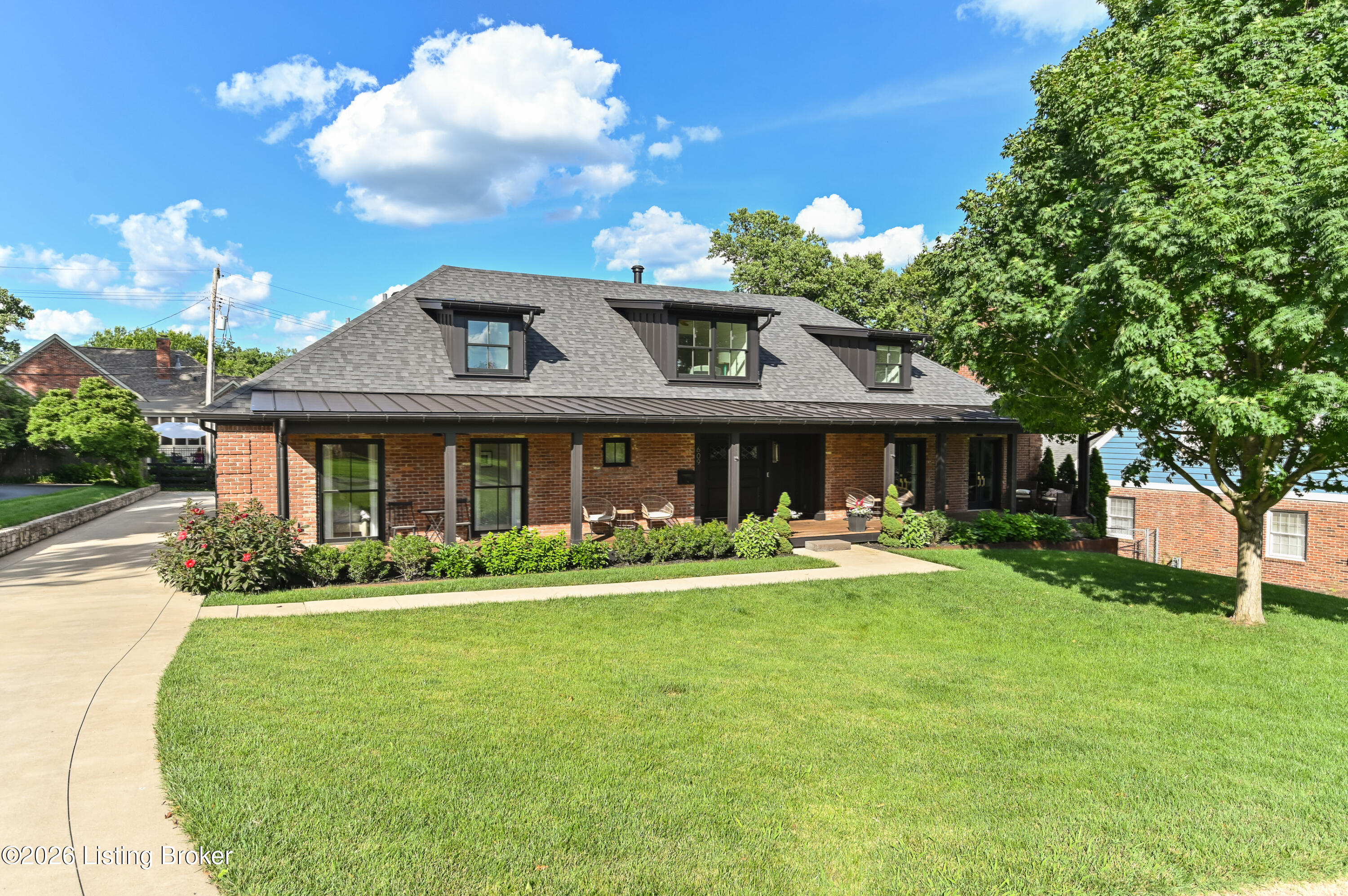 609 Briar Hill Rd Property Photo 1