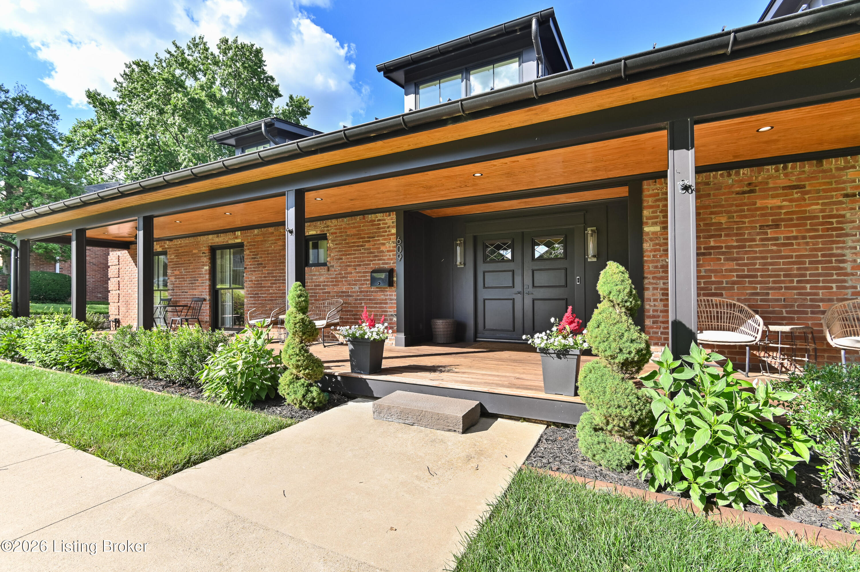 609 Briar Hill Rd Property Photo 4