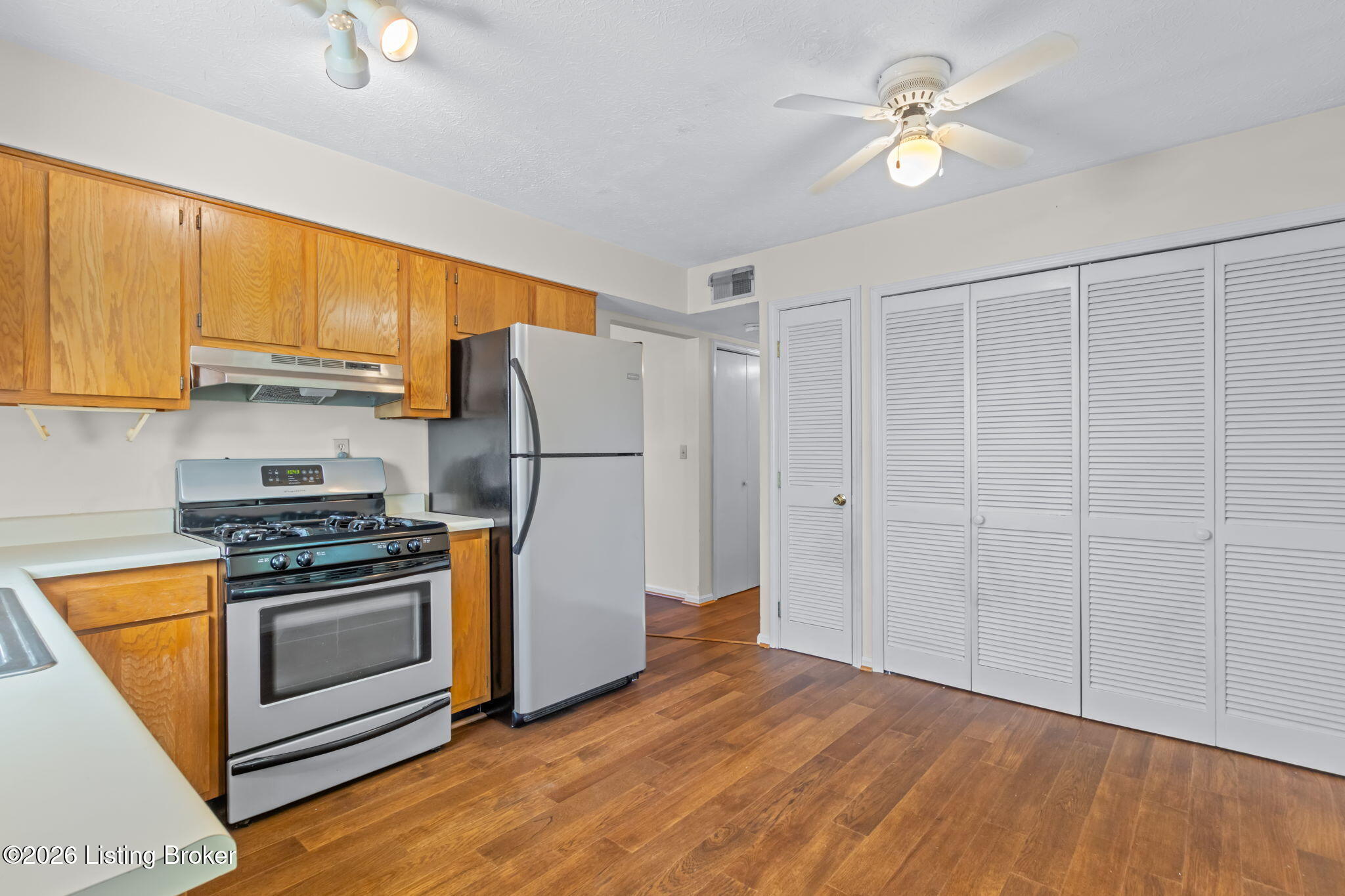 3821 Hillcross Dr Property Photo 4
