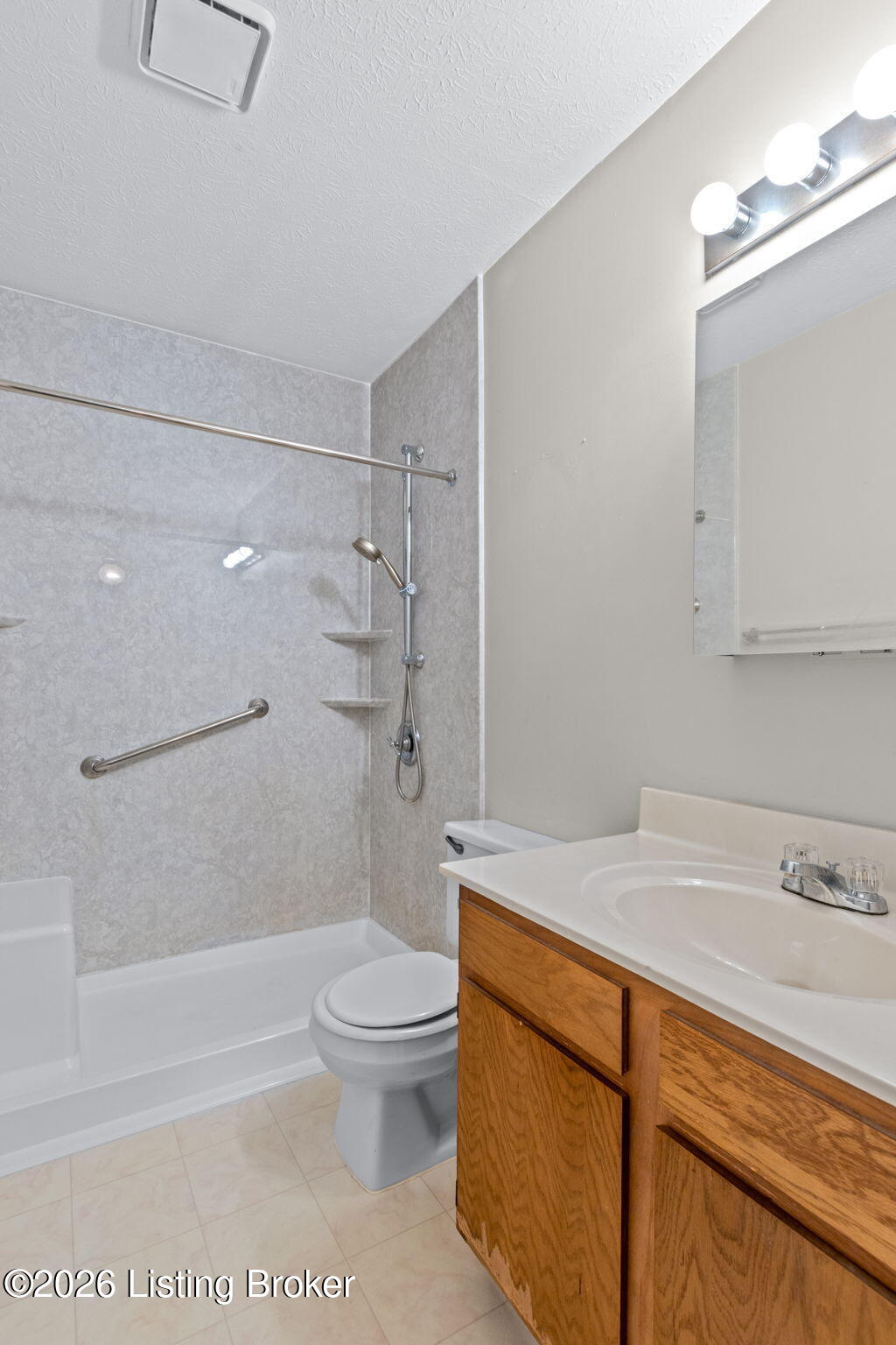 3821 Hillcross Dr Property Photo 6