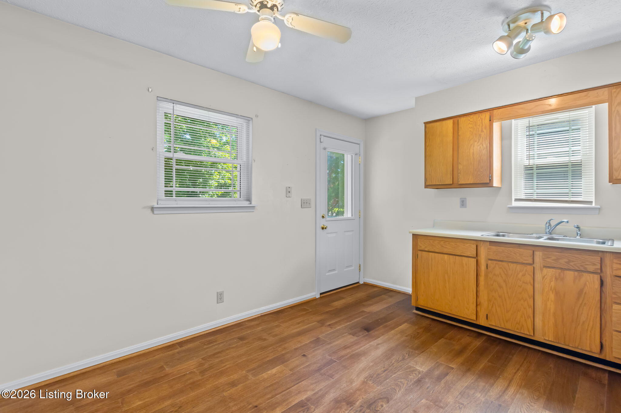 3821 Hillcross Dr Property Photo 14