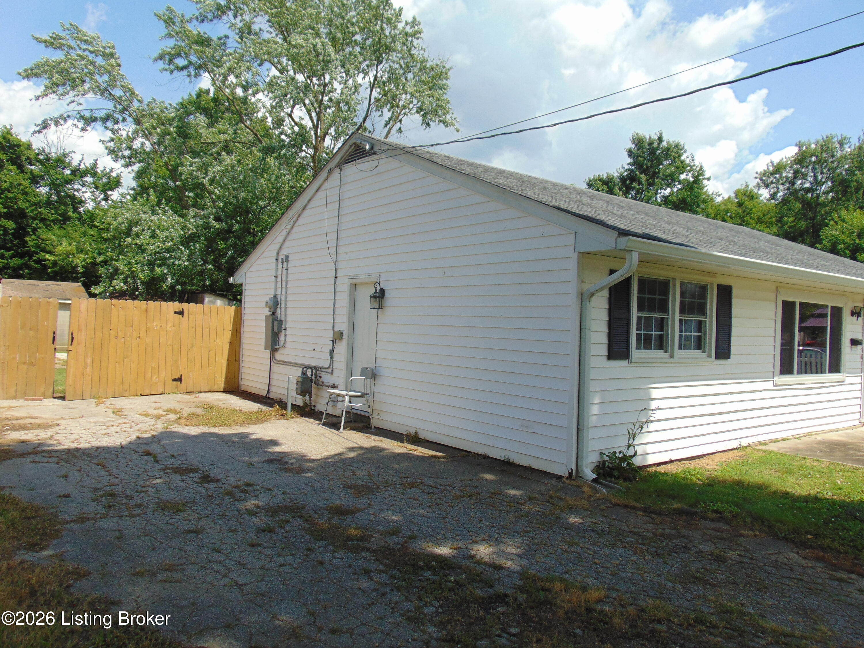 7009 Rainbow Dr Property Photo 3