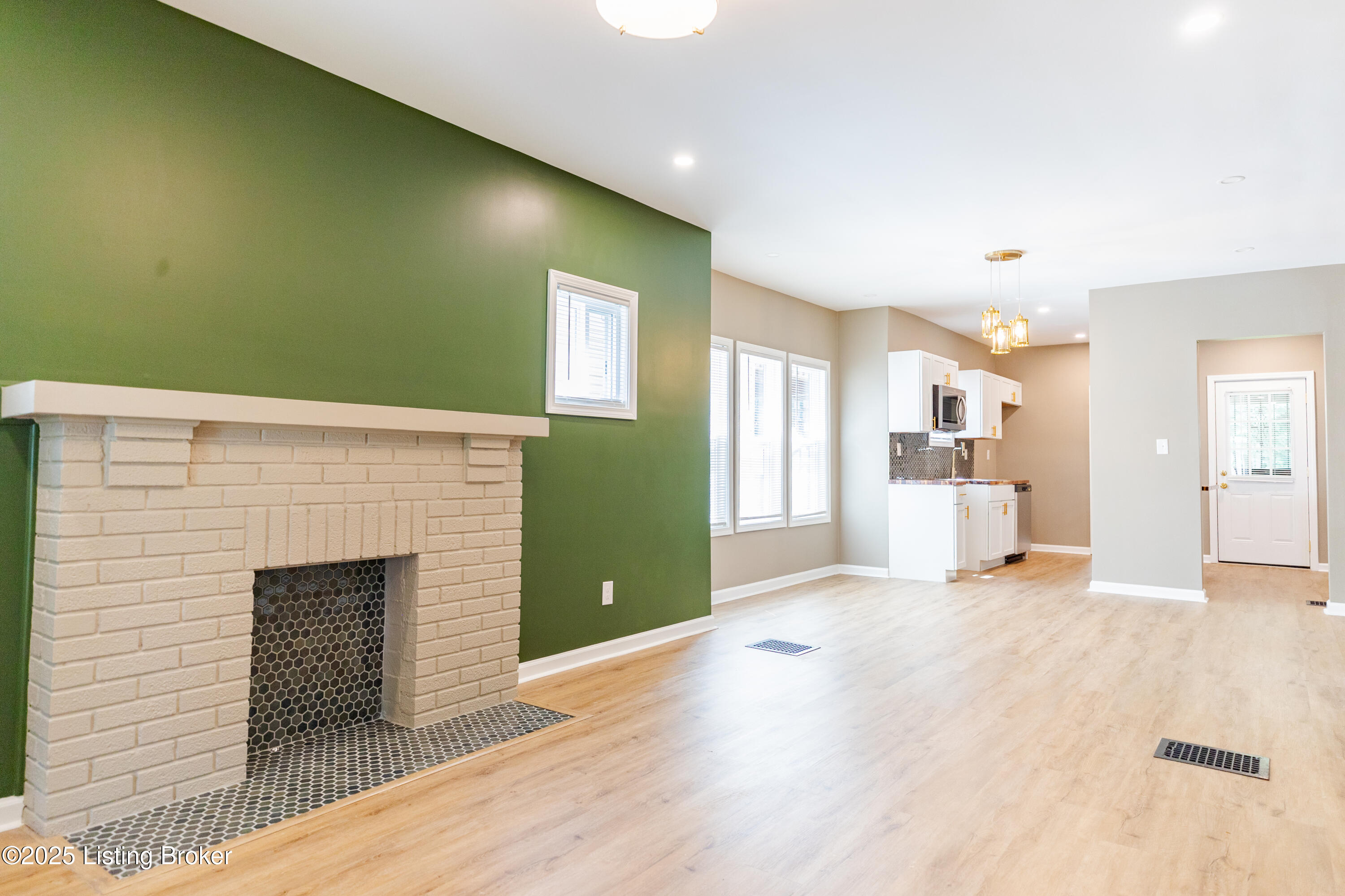2108 Oregon Ave Property Photo 6
