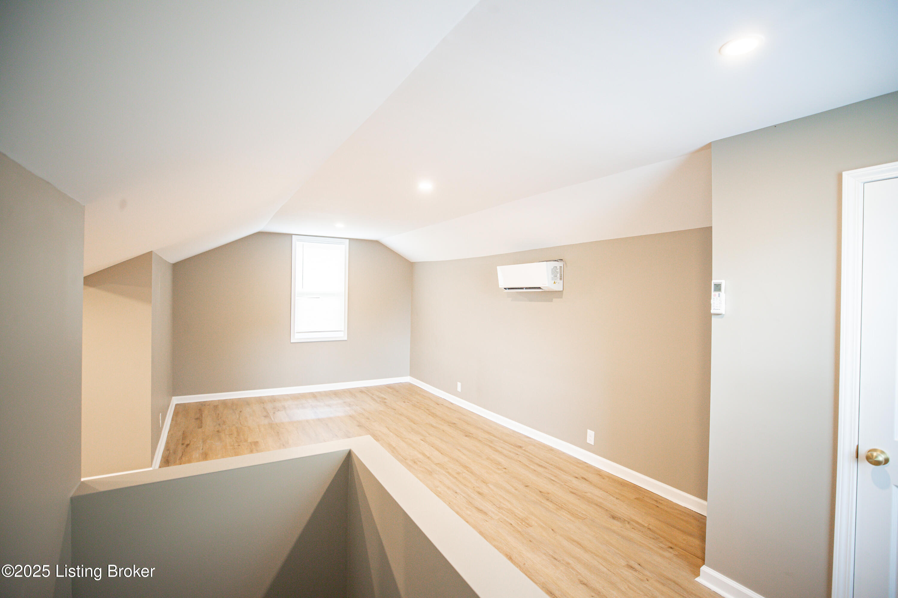 2108 Oregon Ave Property Photo 24