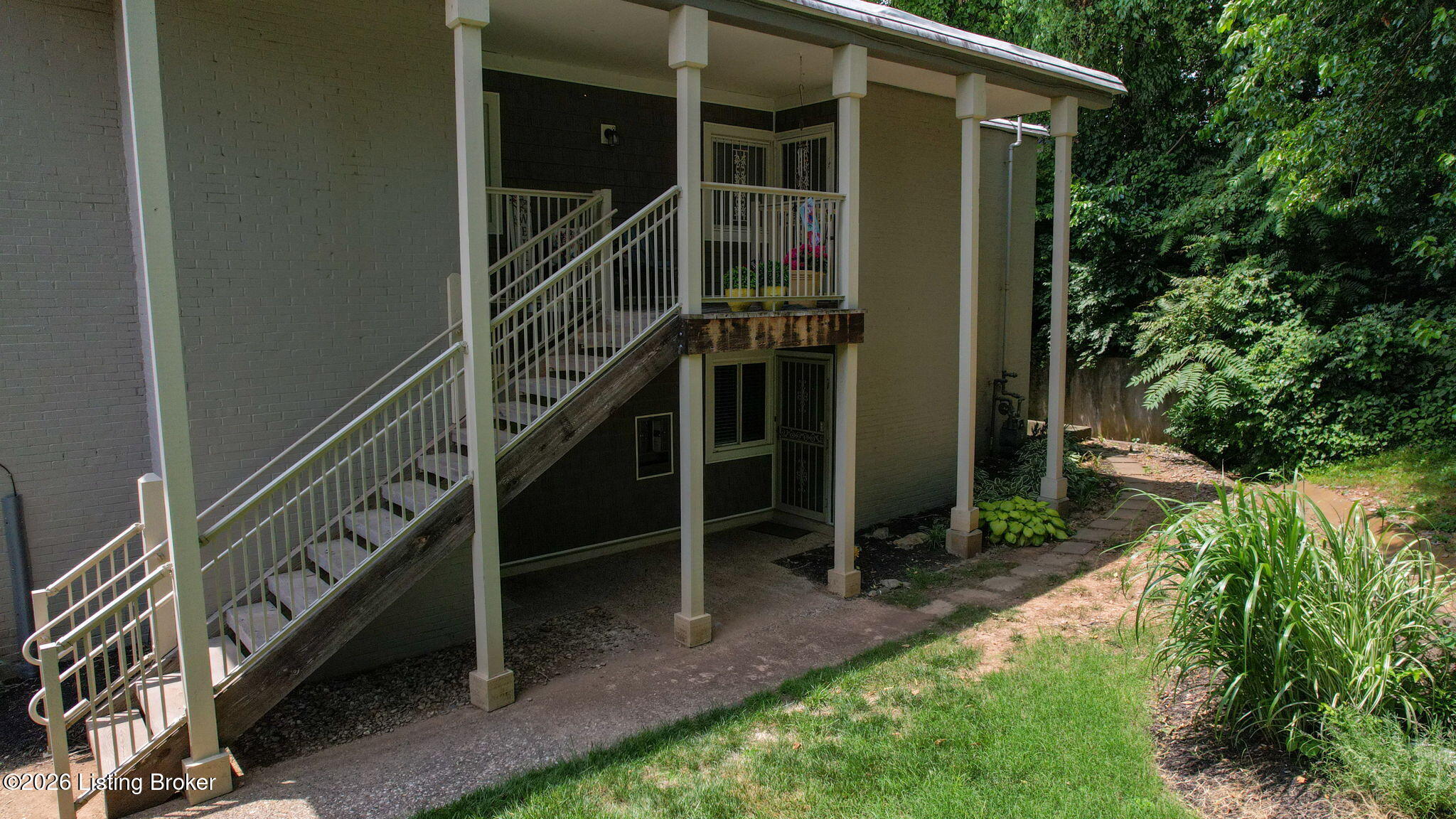 1815 Gardiner Ln Apt F52 Property Photo 1