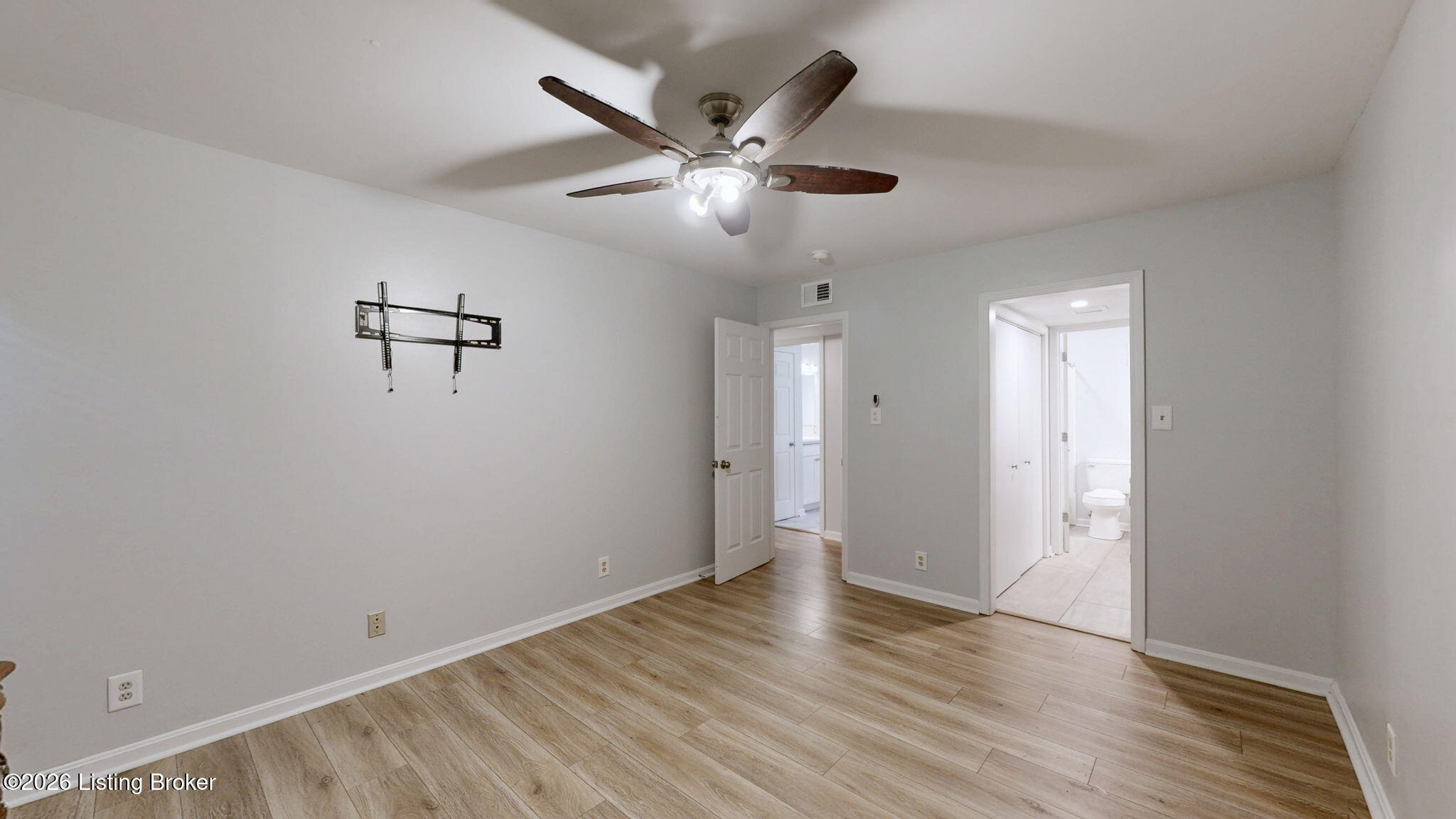 1815 Gardiner Ln Apt F52 Property Photo 16