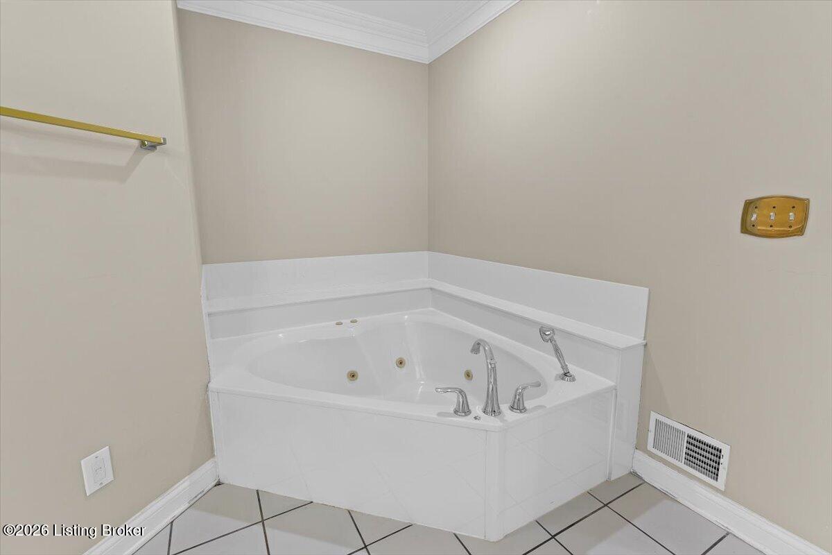 1200 Blackthorn Rd Property Photo 26
