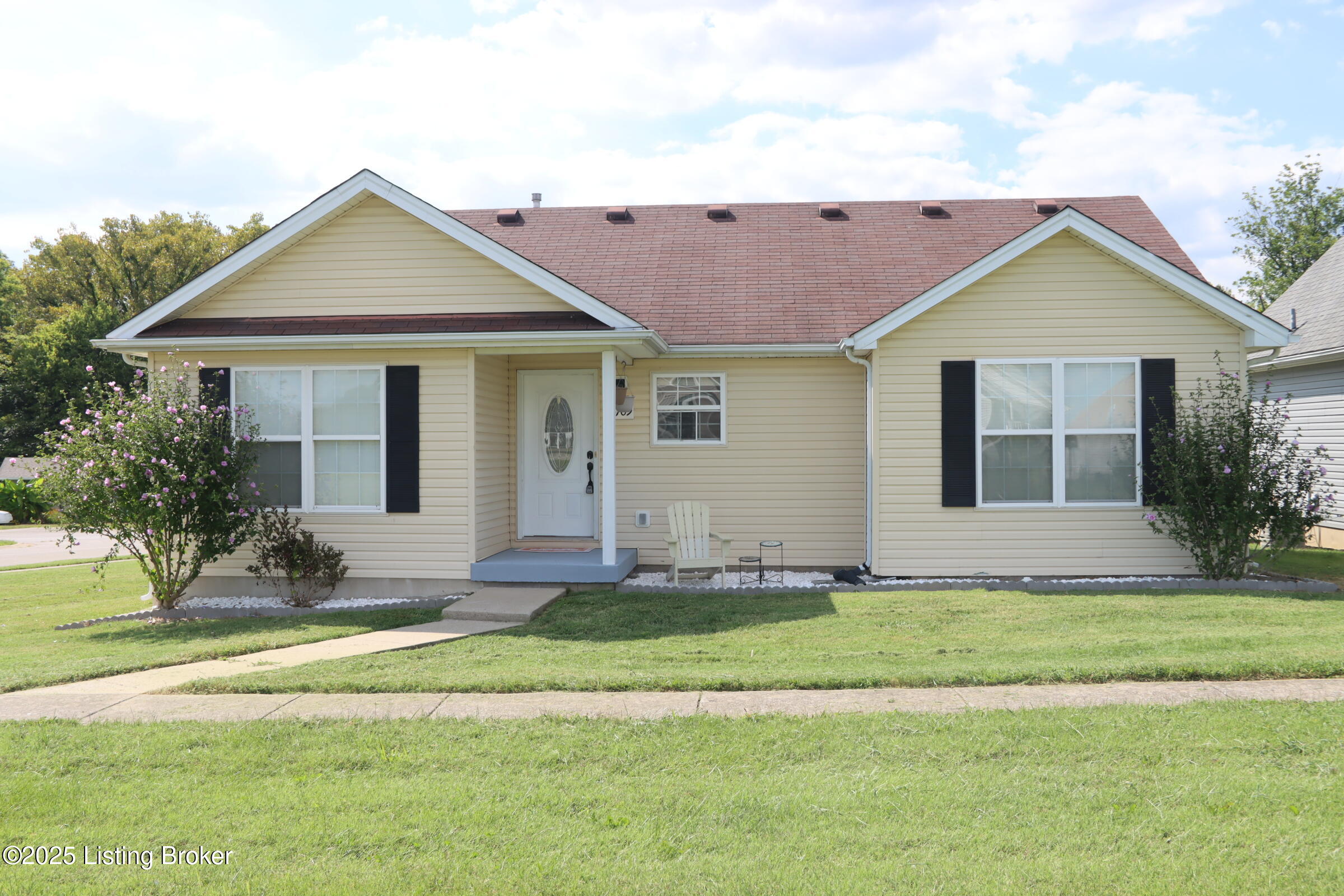 9709 Williamsborough Ln Property Photo 1