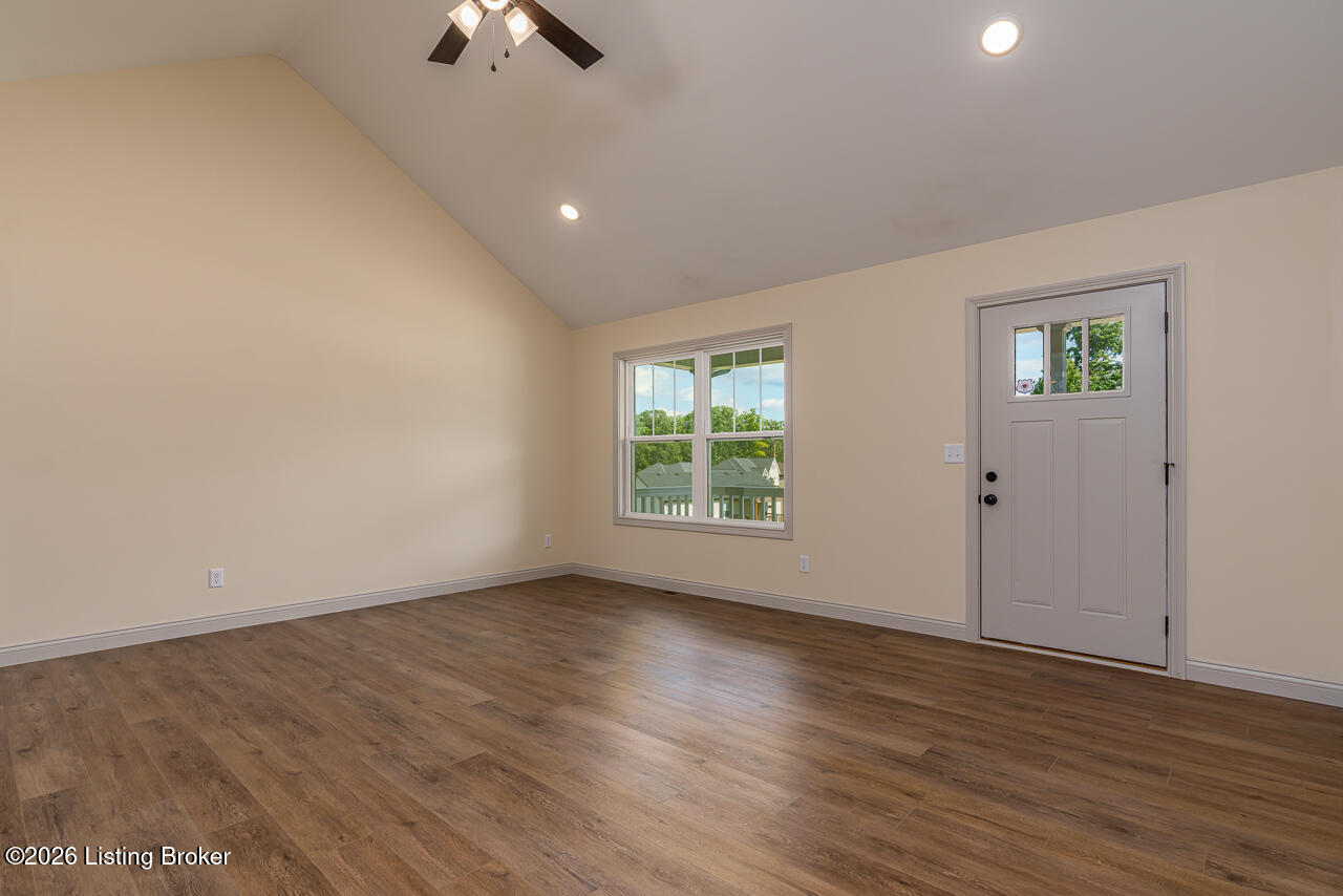 148 Wooded Glen Dr Property Photo 4
