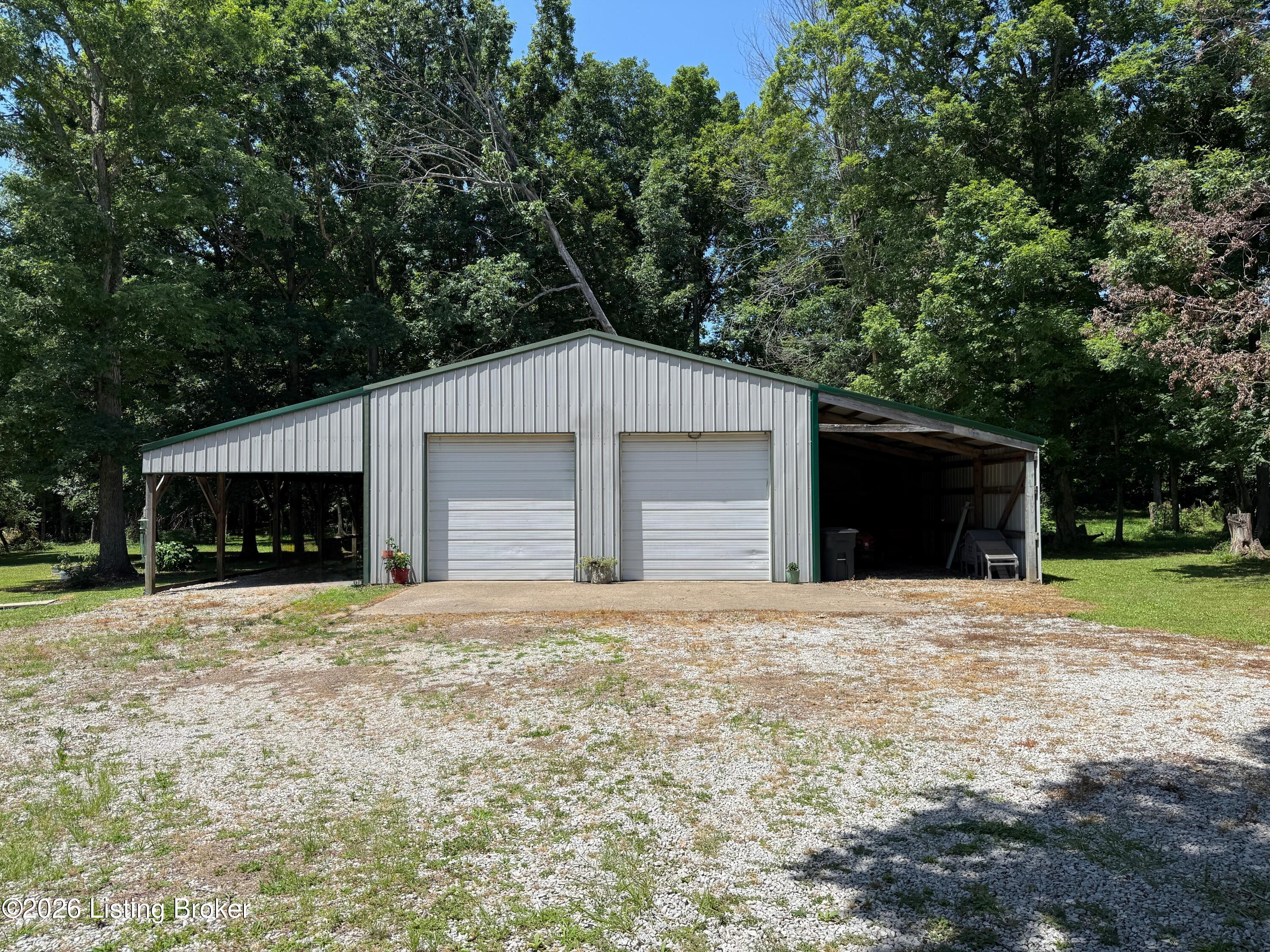 35 Oakland Dr Property Photo 2