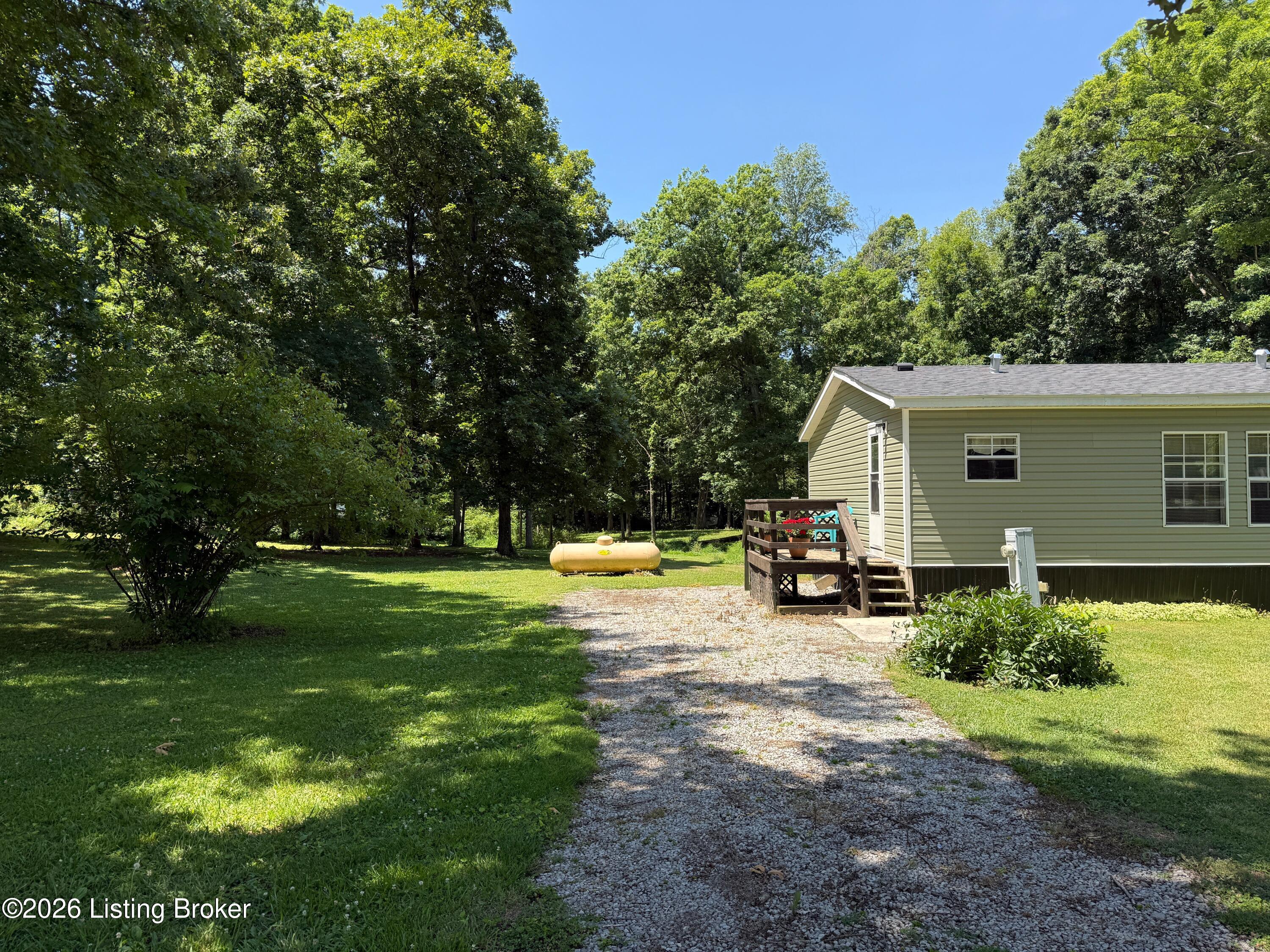 35 Oakland Dr Property Photo 5