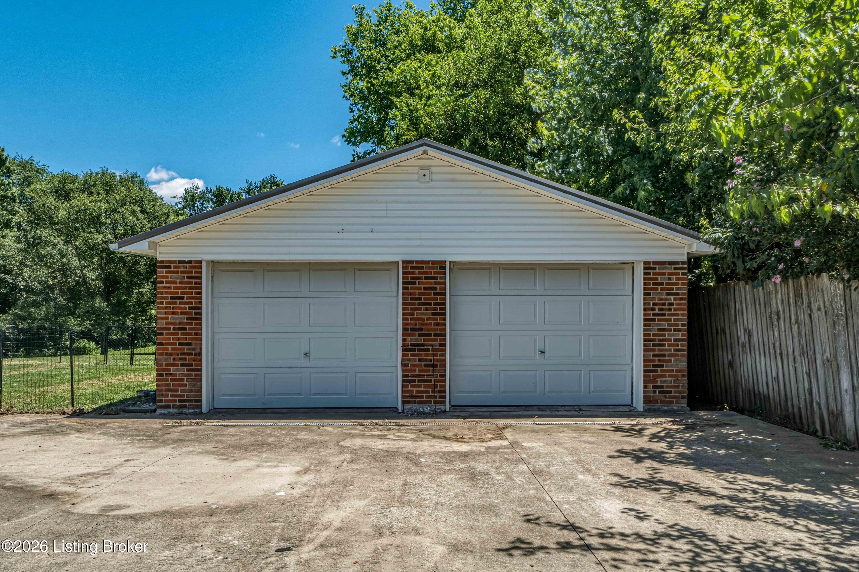 92 Indian Trail Property Photo 3