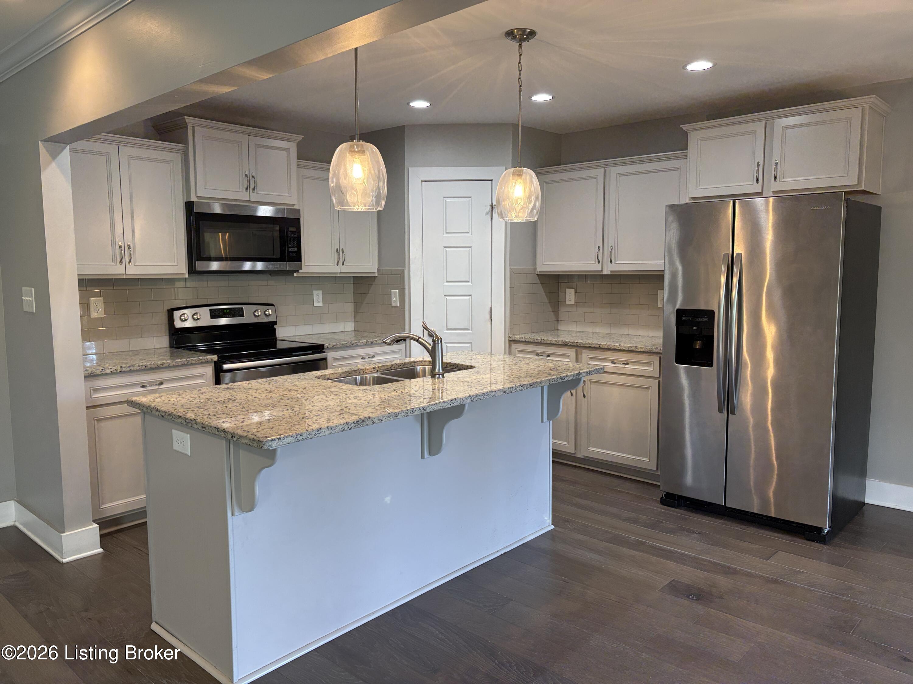 2304 Artisan Glen Ct Property Photo 9