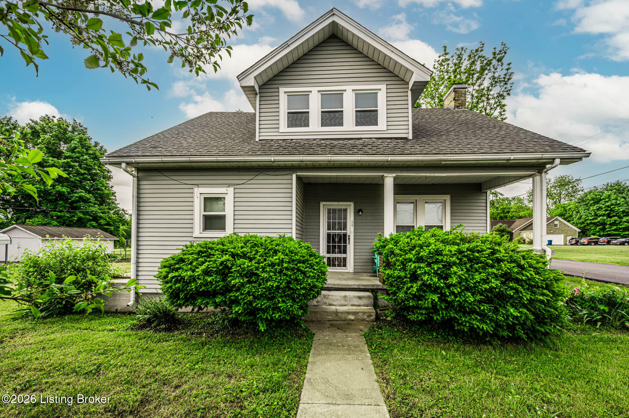 303 E 4th St