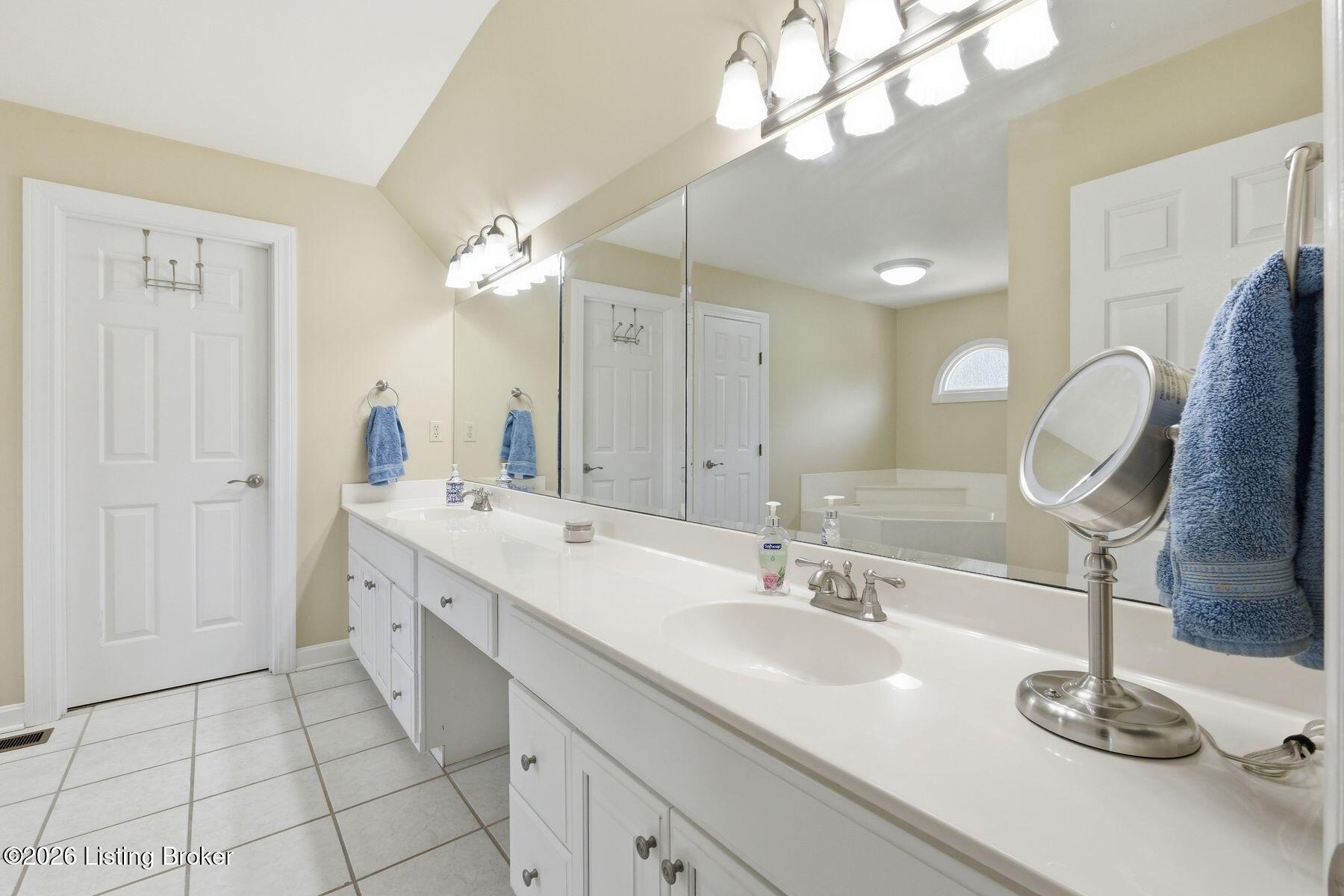2707 Sycamore Woods Ct Property Photo 28