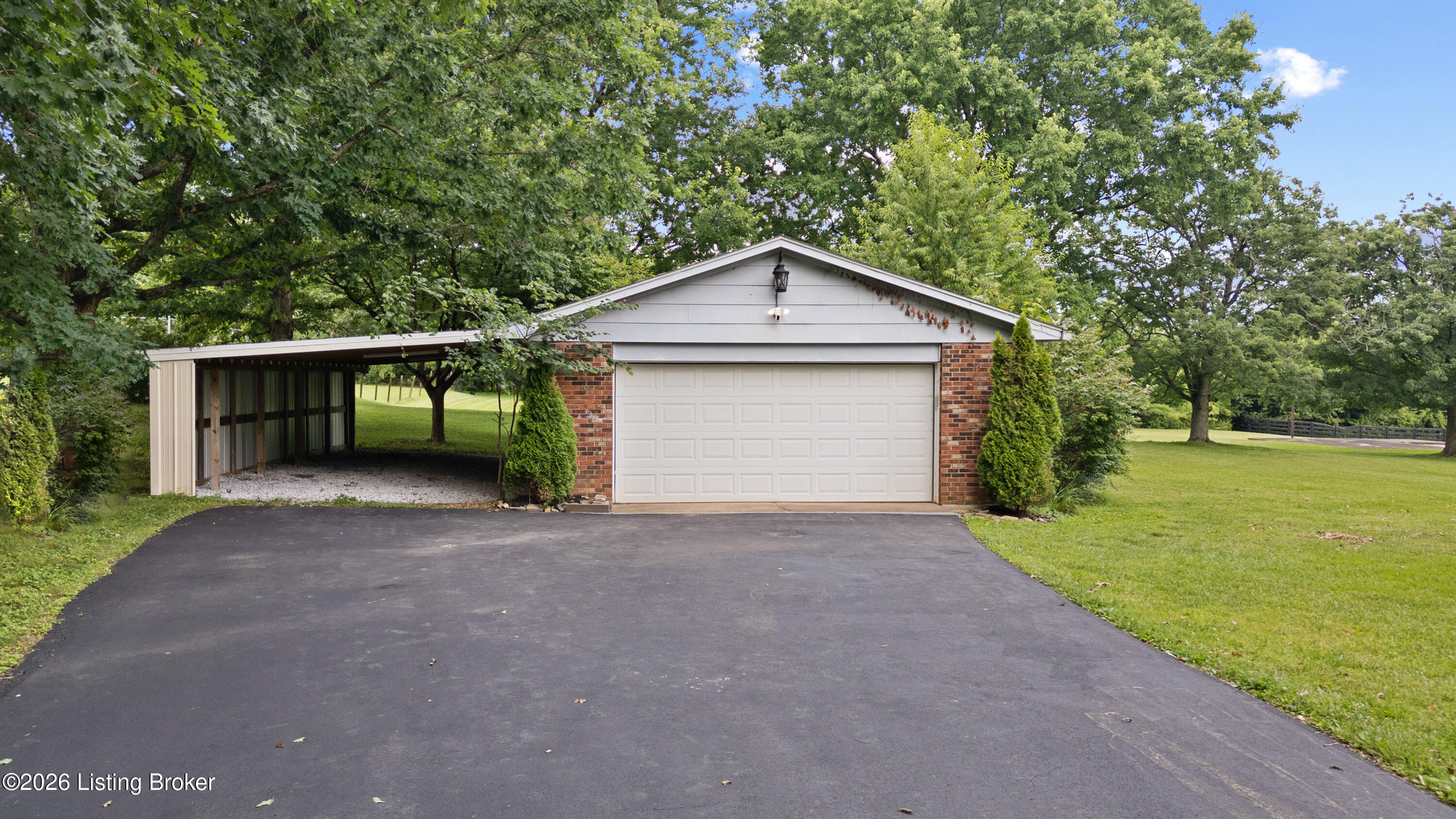 7420 Routt Rd Property Photo 6