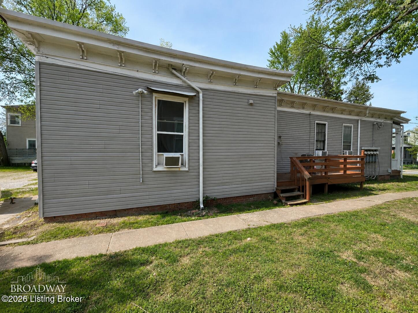 1072 Baxter Ave Property Photo 14