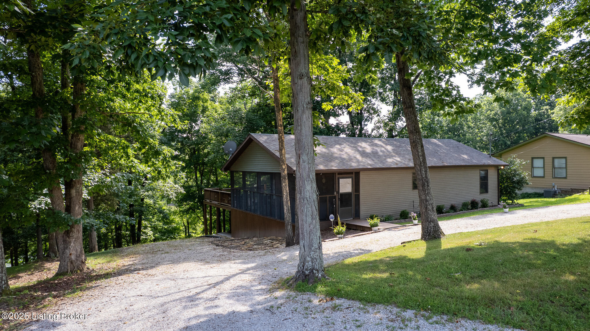 822 Spring Shores Ln Property Photo 3