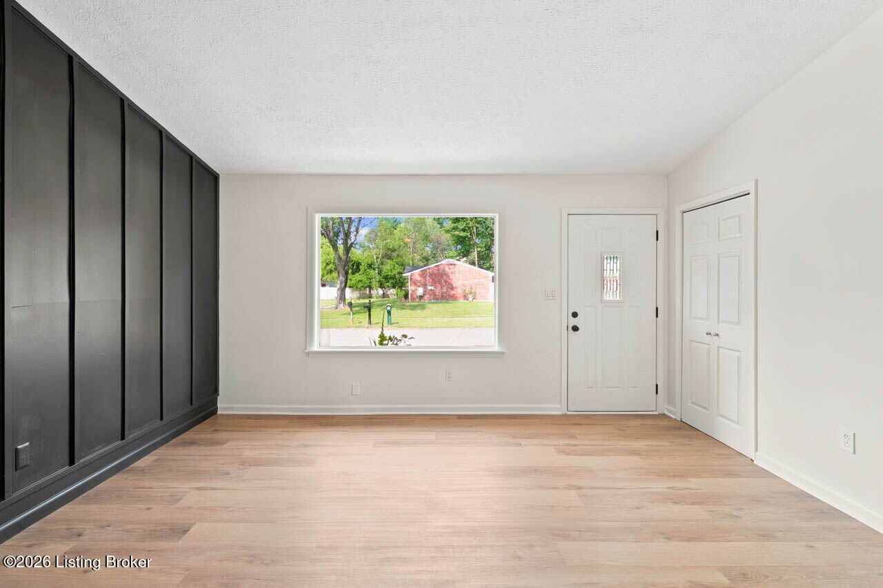 9102 Willowcreek Dr Property Photo 7