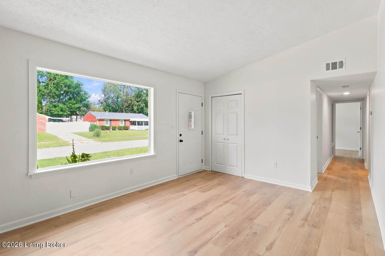 9102 Willowcreek Dr Property Photo 8