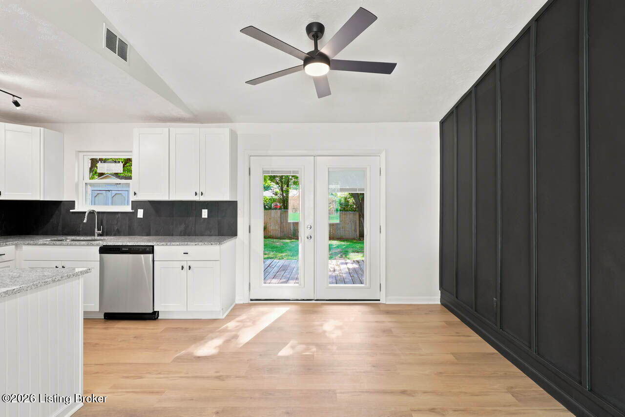 9102 Willowcreek Dr Property Photo 11